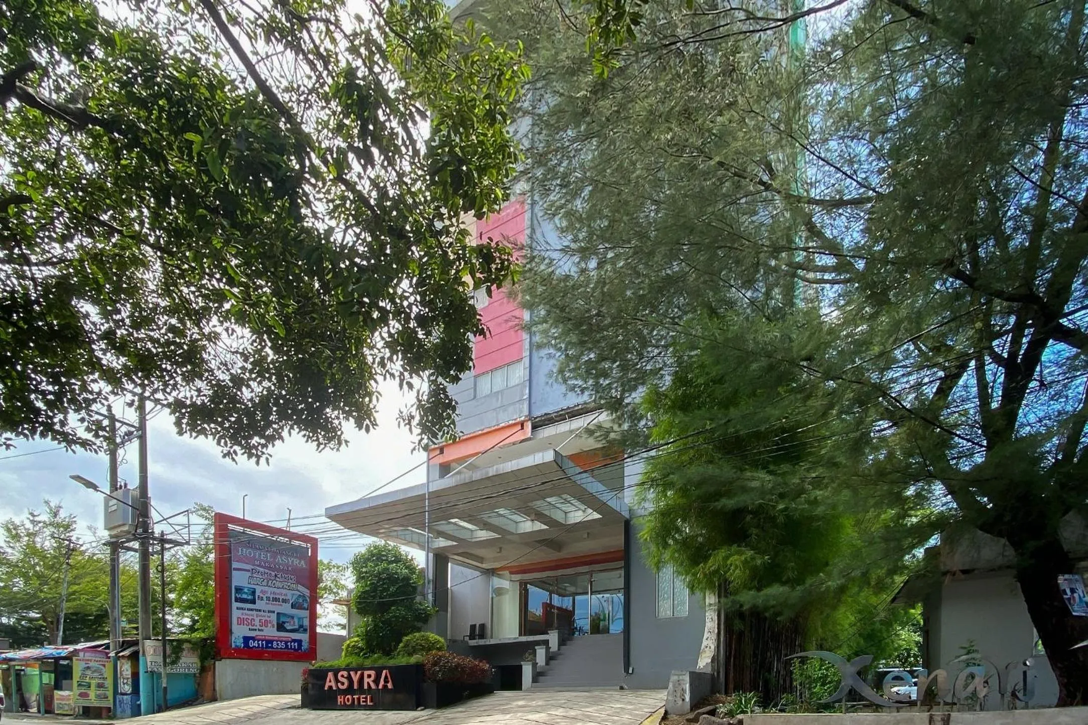 Facade/entrance in Urbanview Hotel Asyra Makassar