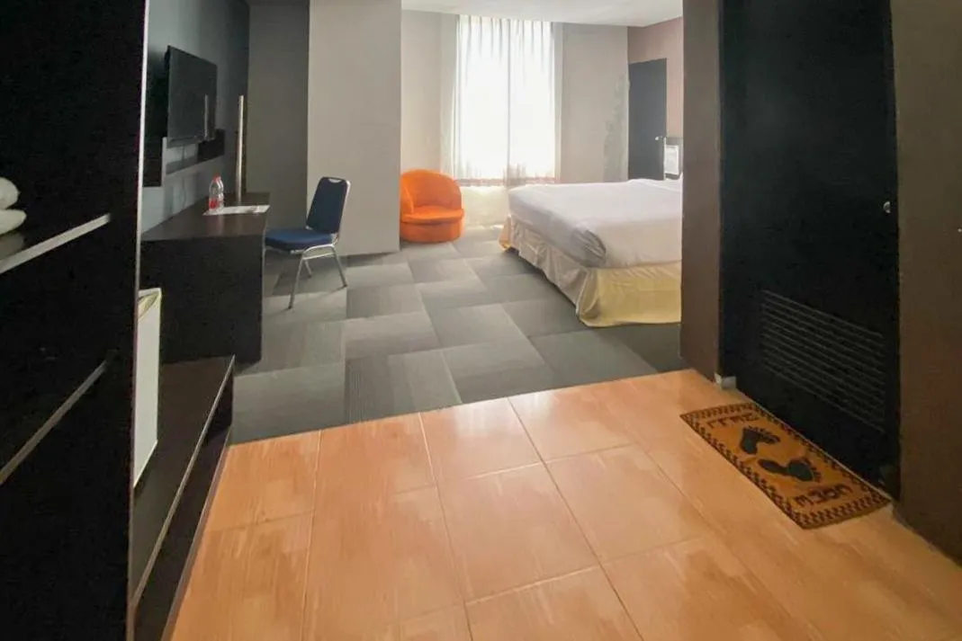 Bedroom, Bed in Urbanview Hotel Asyra Makassar