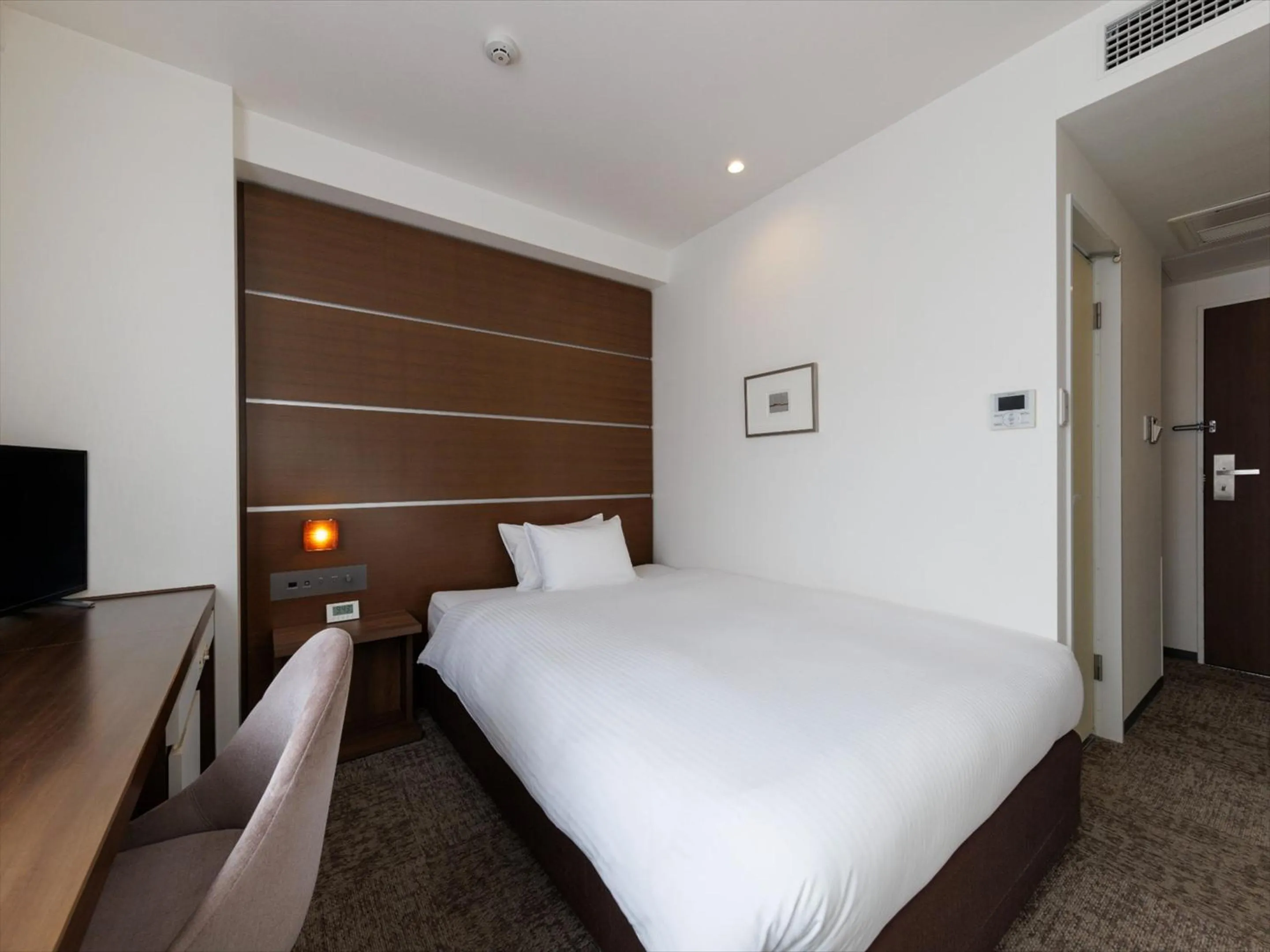 Photo of the whole room, Bed in JR Kyushu Hotel Kagoshima