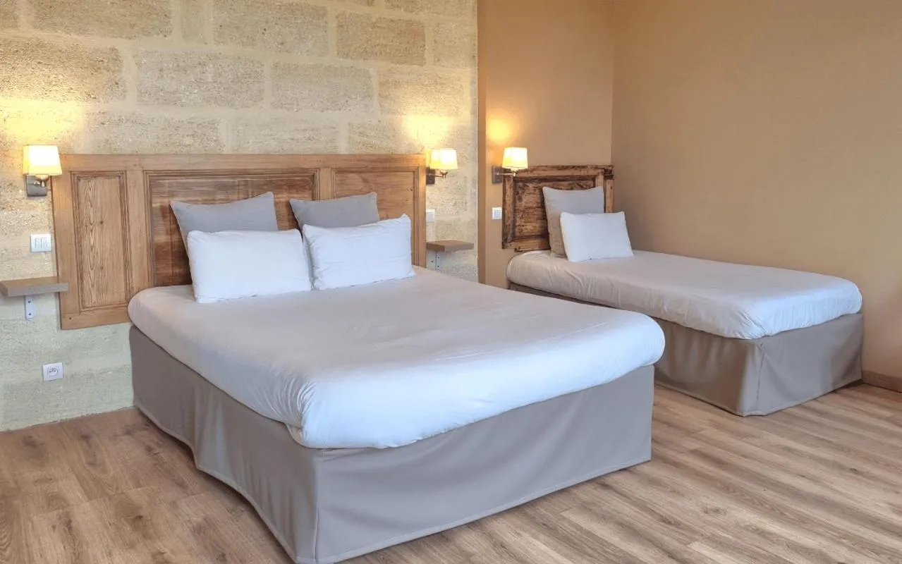 Bed in Demeures & Château - Fleur de Roques - Puisseguin Saint Emilion