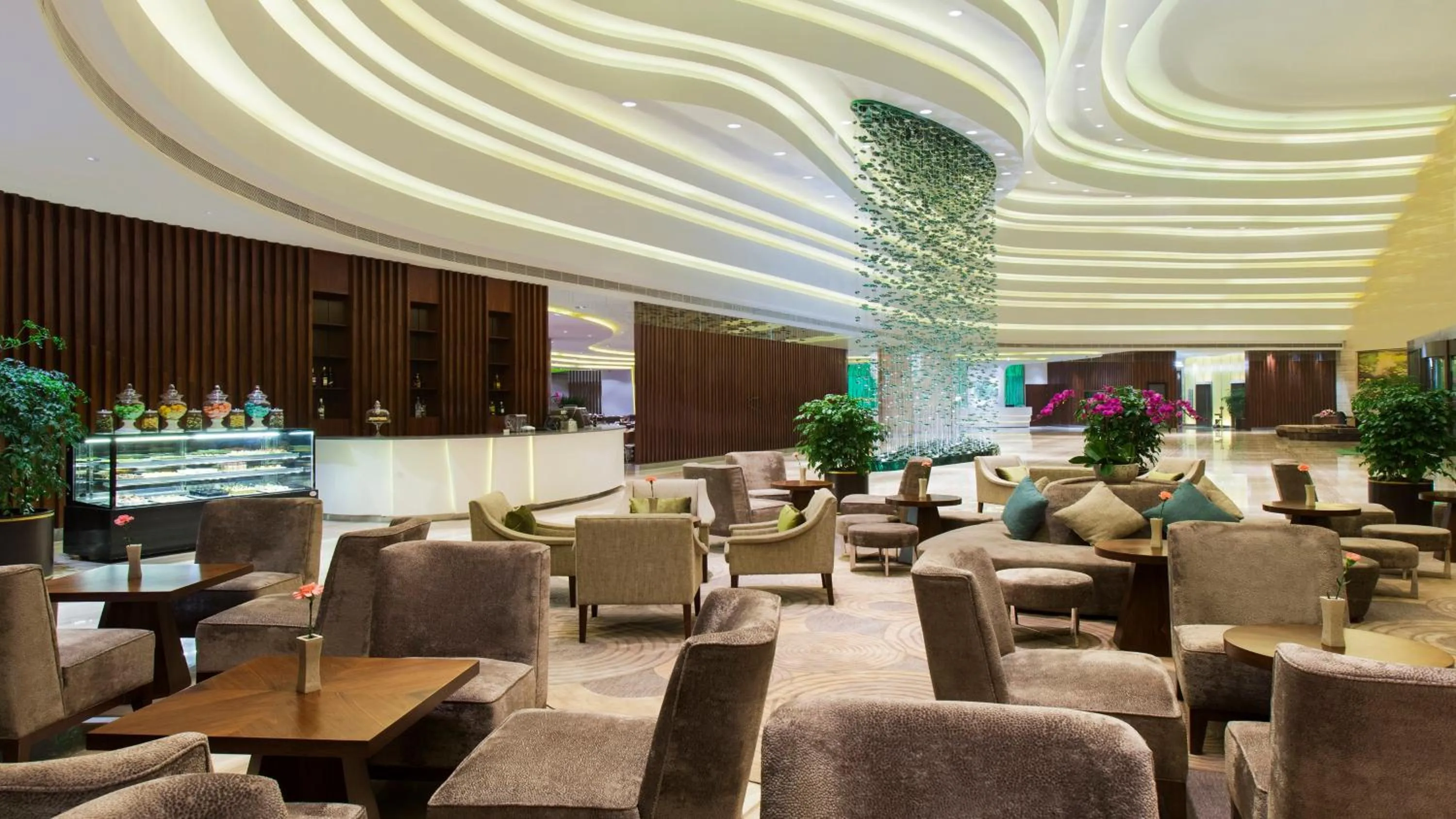 Lounge or bar in Holiday Inn Chengdu Xindu by IHG