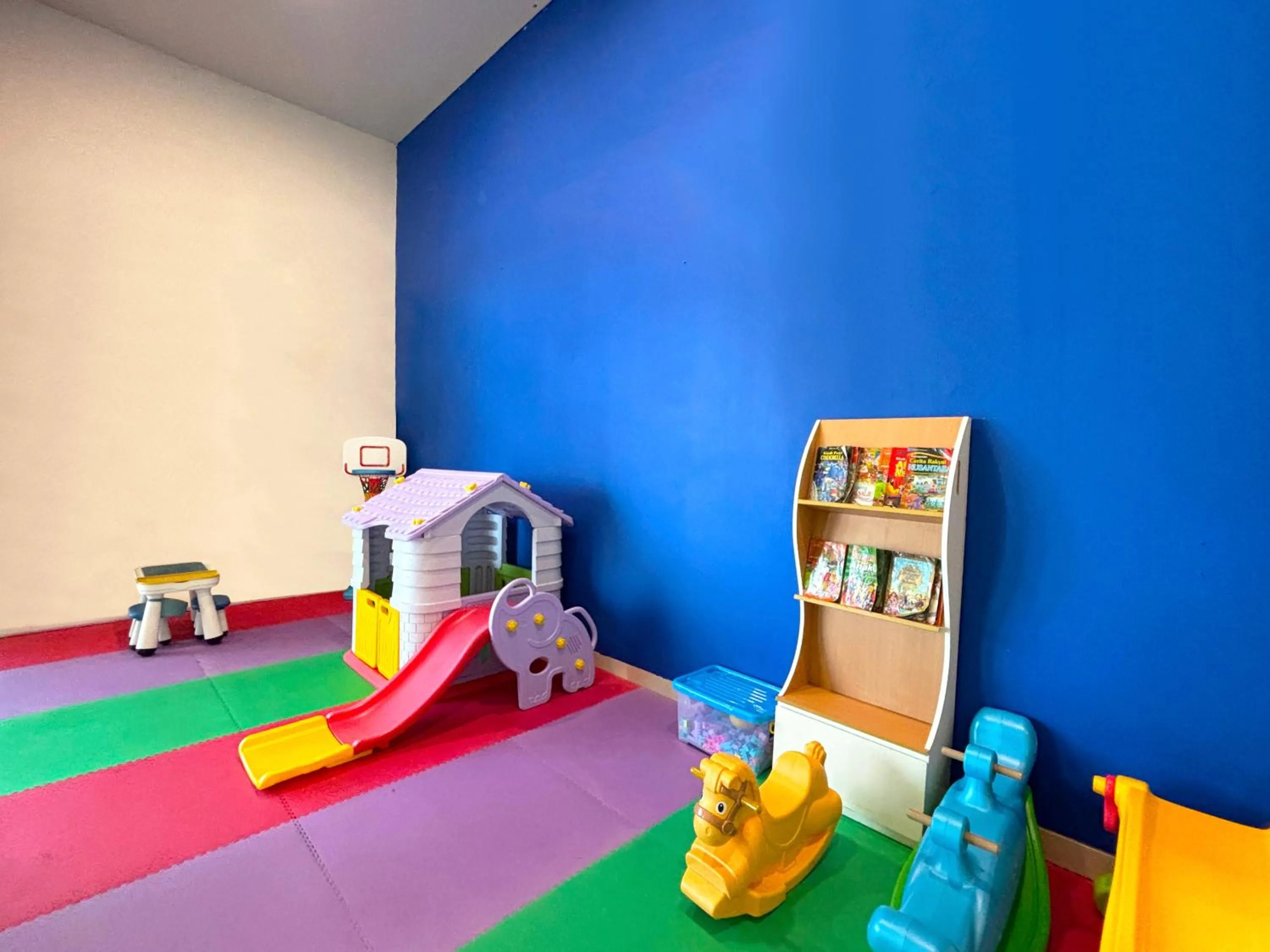 children in Novotel Banjarmasin Airport