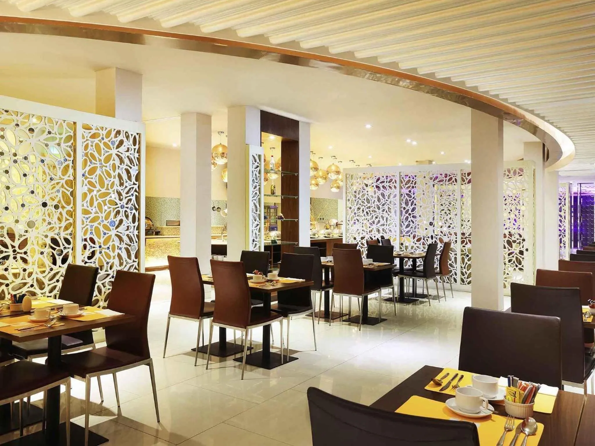 Restaurant/places to eat in Novotel Banjarmasin Airport