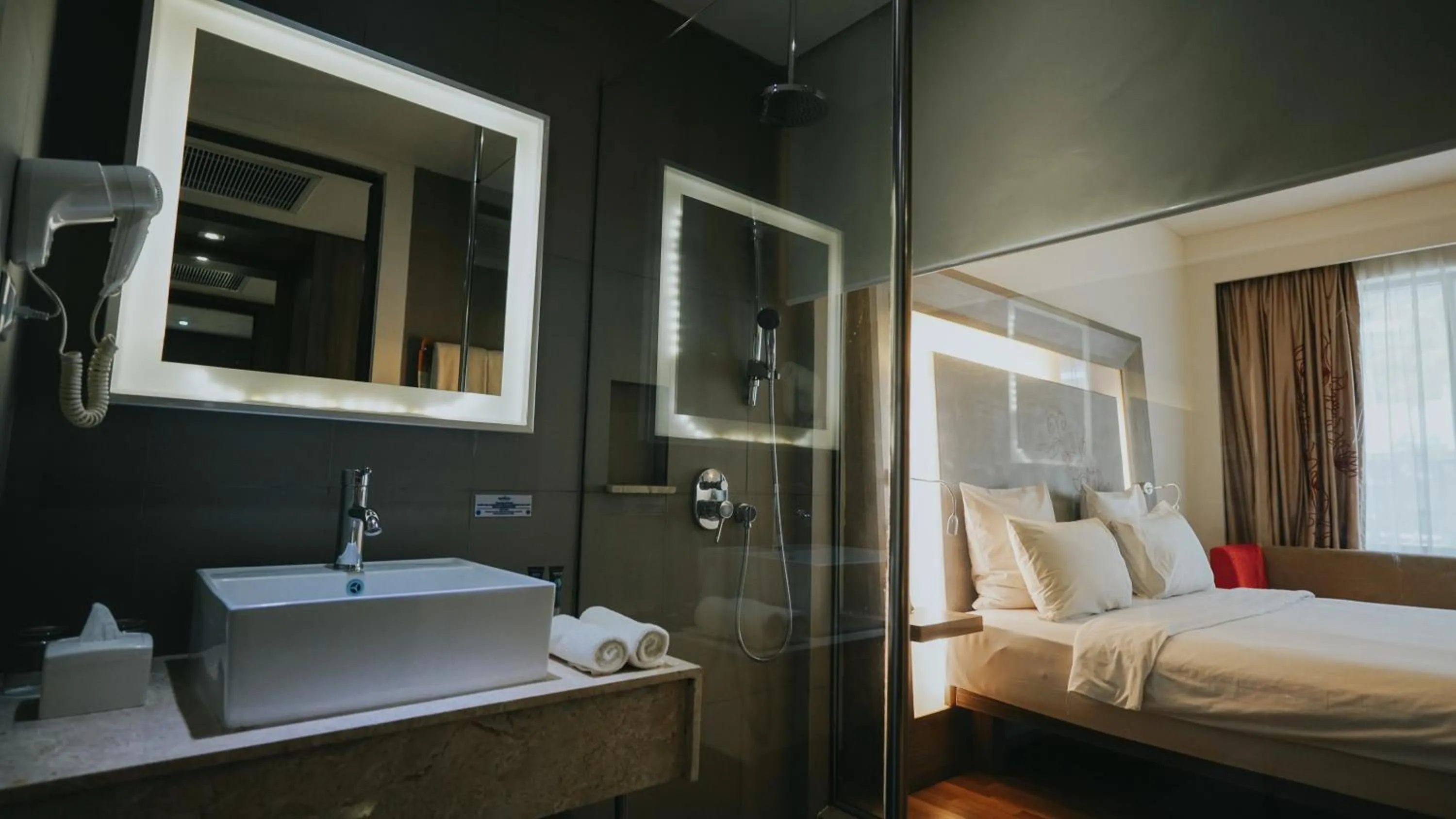 Bathroom, Bed in Novotel Banjarmasin Airport