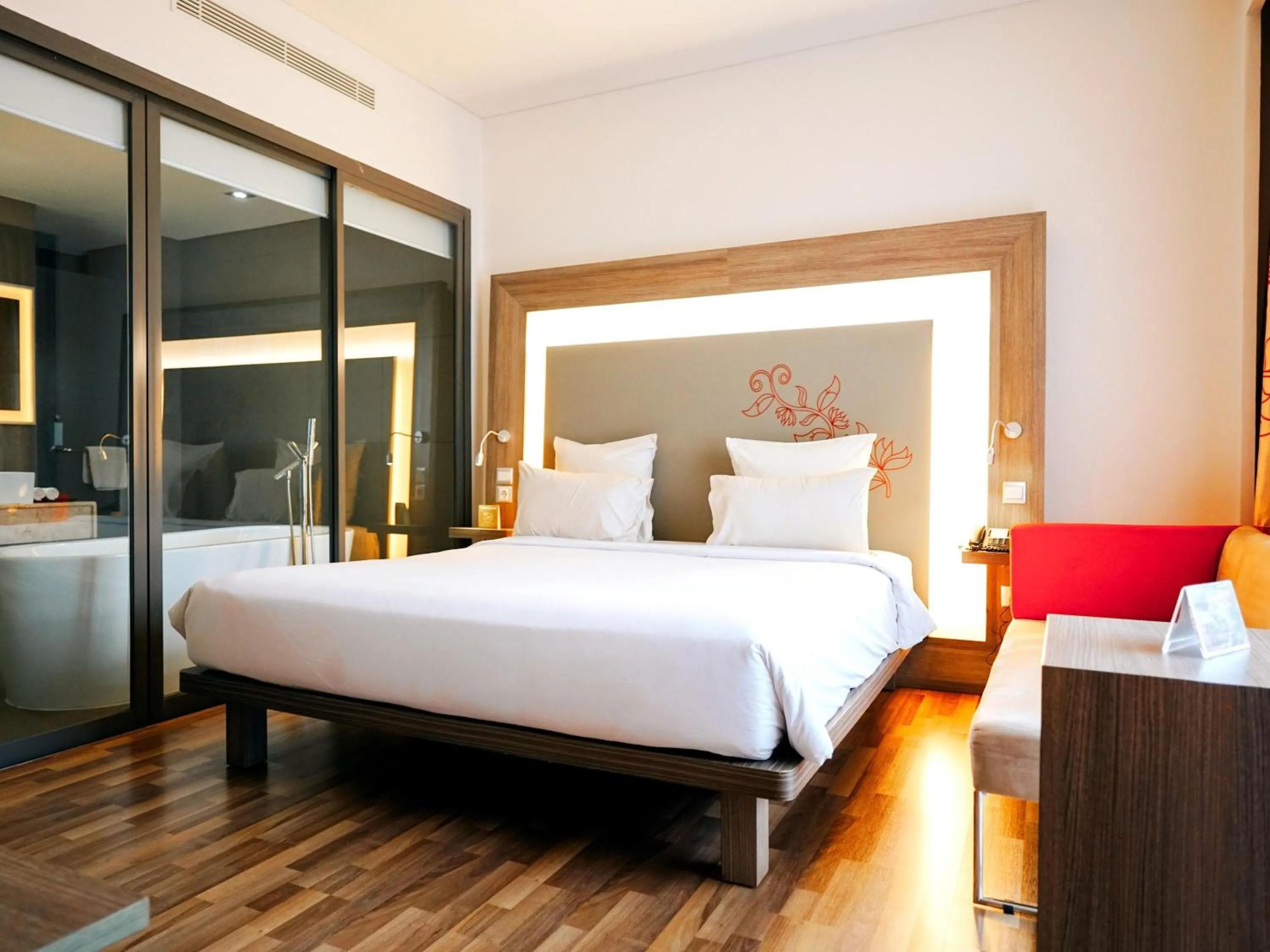 Bedroom, Bed in Novotel Banjarmasin Airport