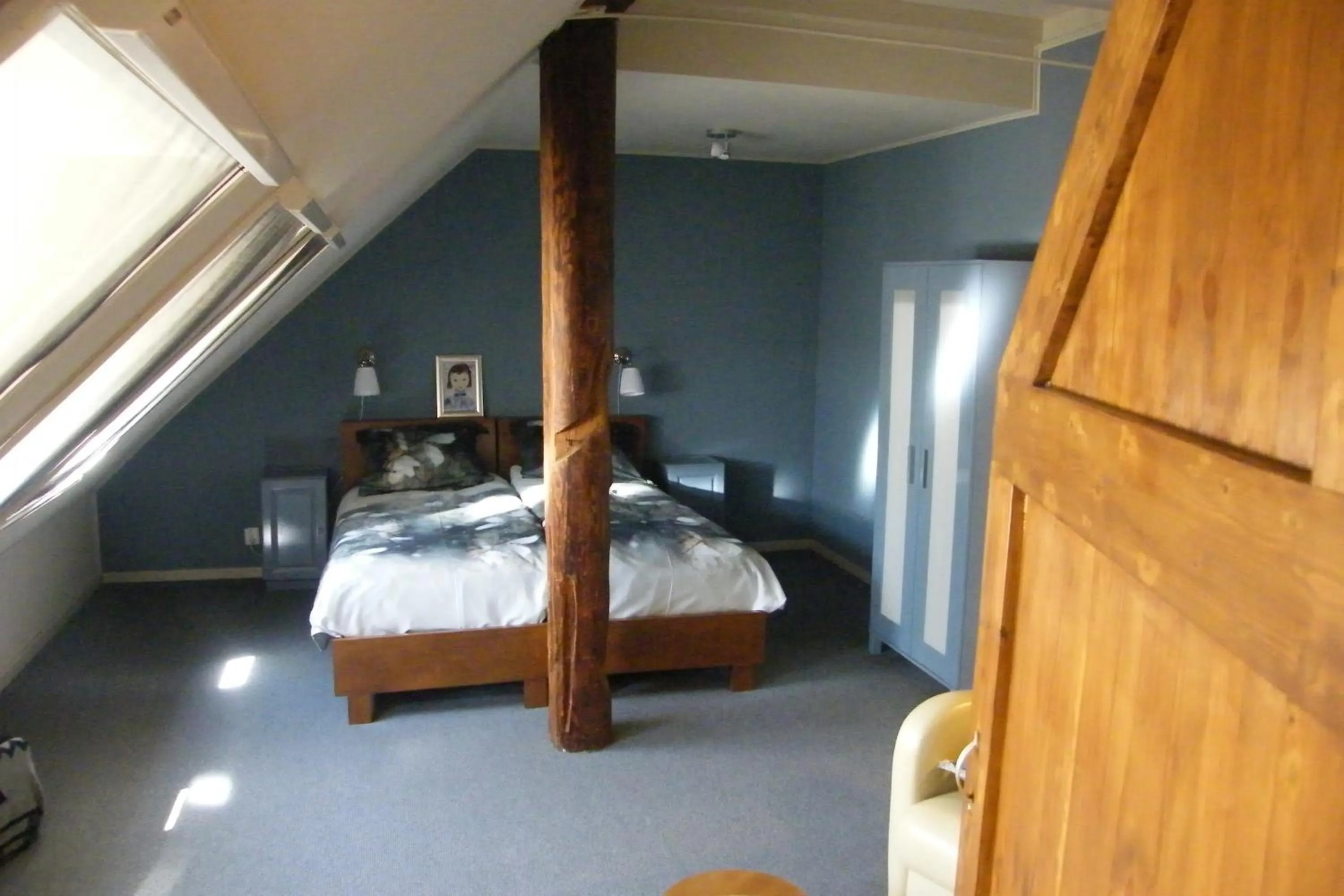 Photo of the whole room in Bij ons op 20