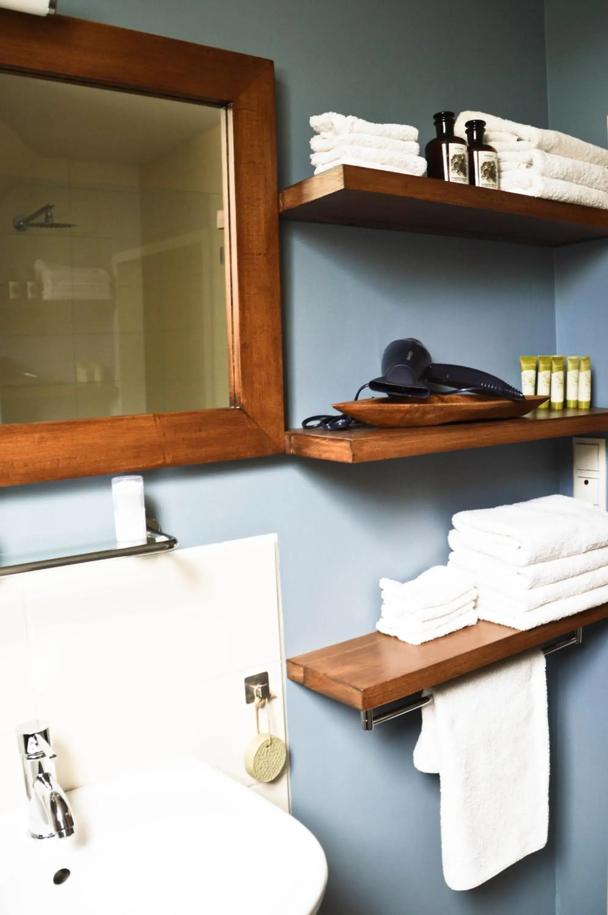 Large Double Room in Bij ons op 20 Large Double Room in Bij ons op 20