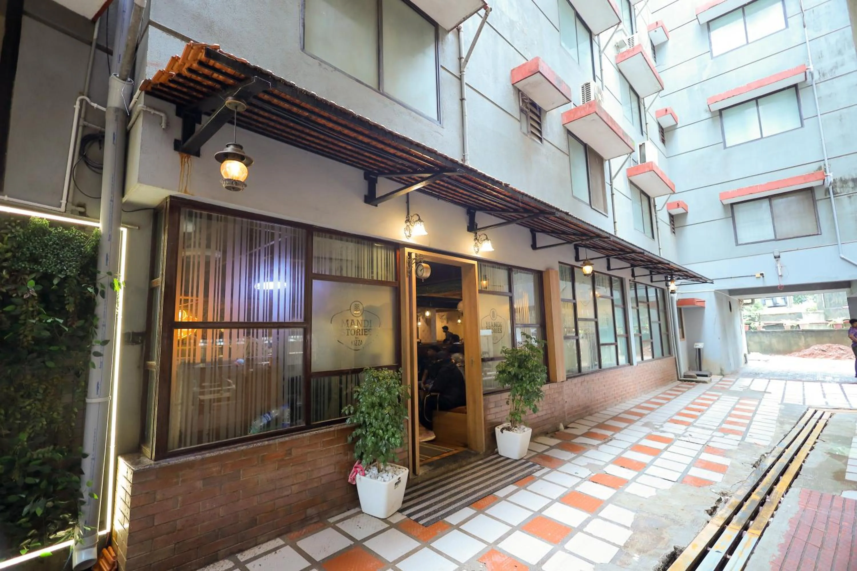 Restaurant/places to eat in Metro Plaza Hotel by RAK Rooms, Mangaluru