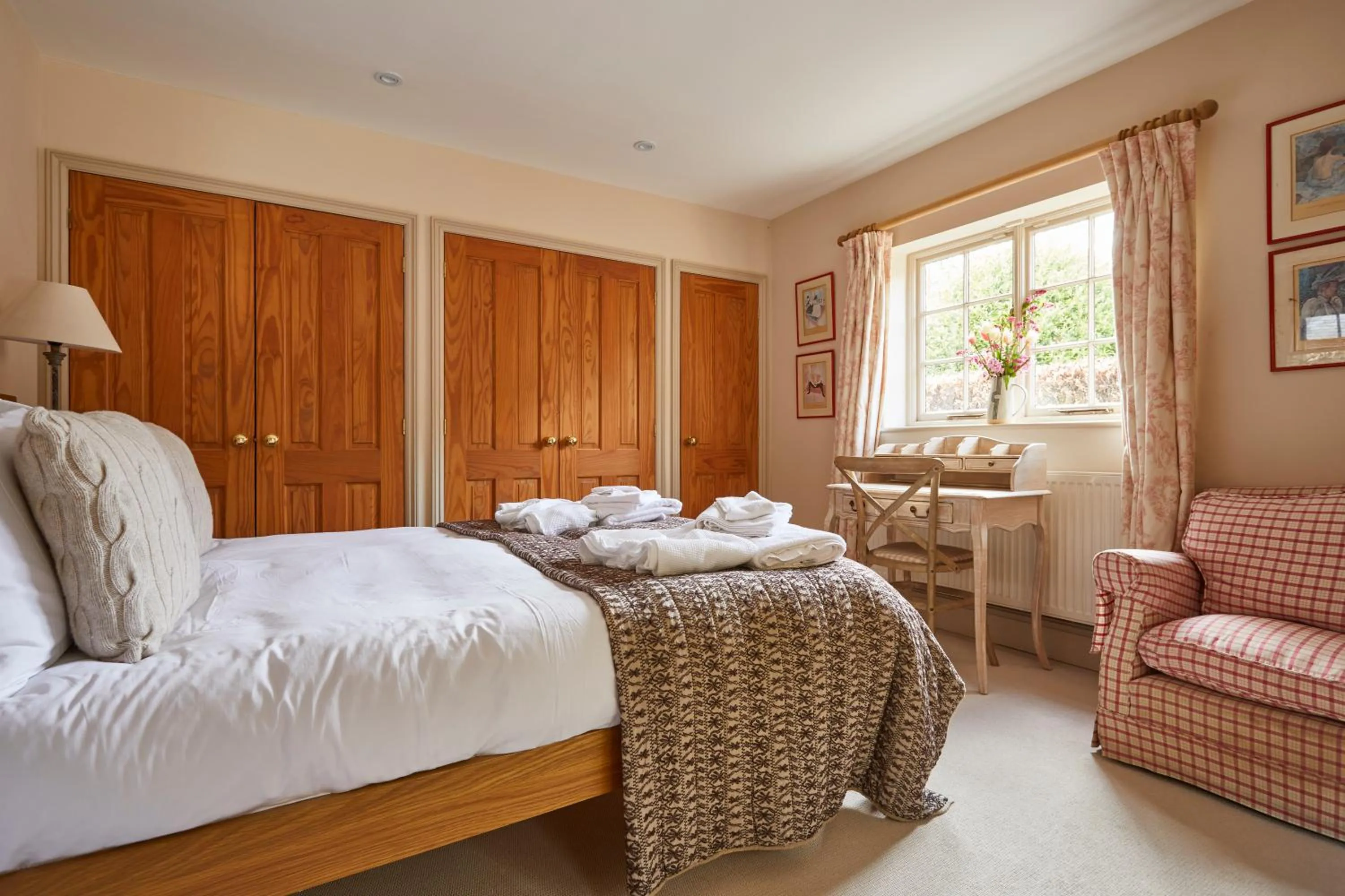 Bedroom, Bed in The Duncombe Arms