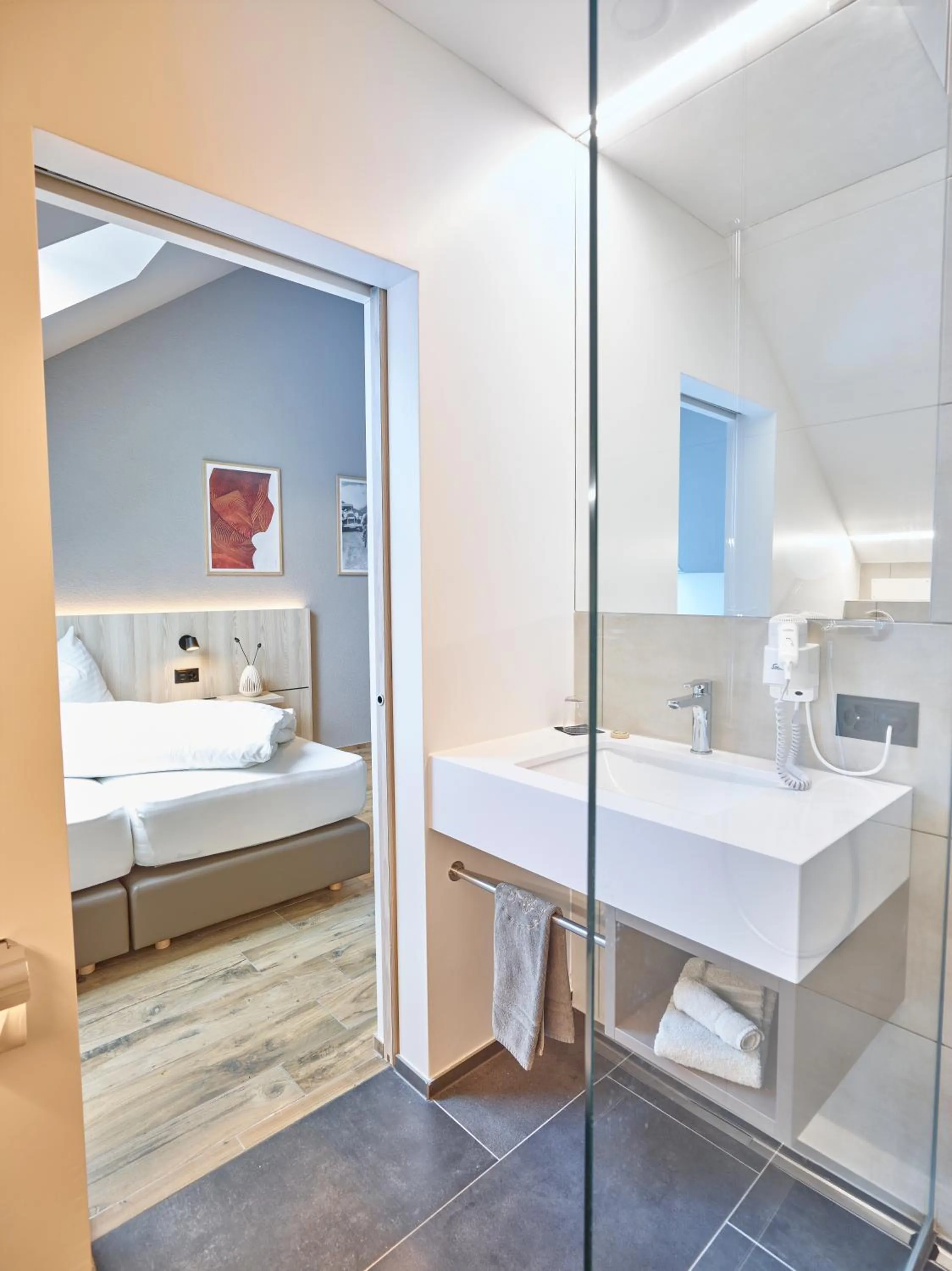 Shower, Bed in Hotel Balga Natur- und Bikehotel