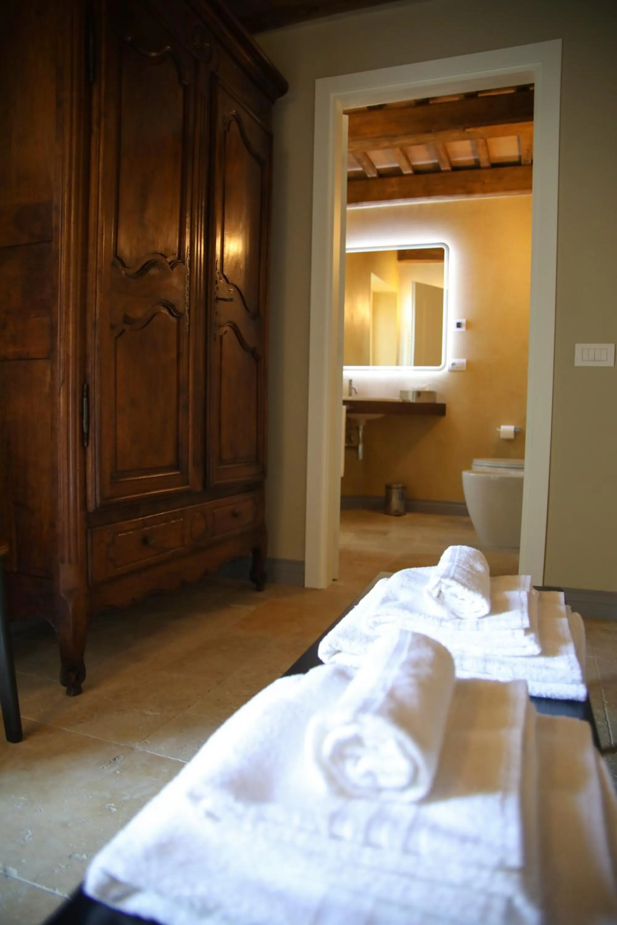 Bathroom, Bed in Villa Angela Country House