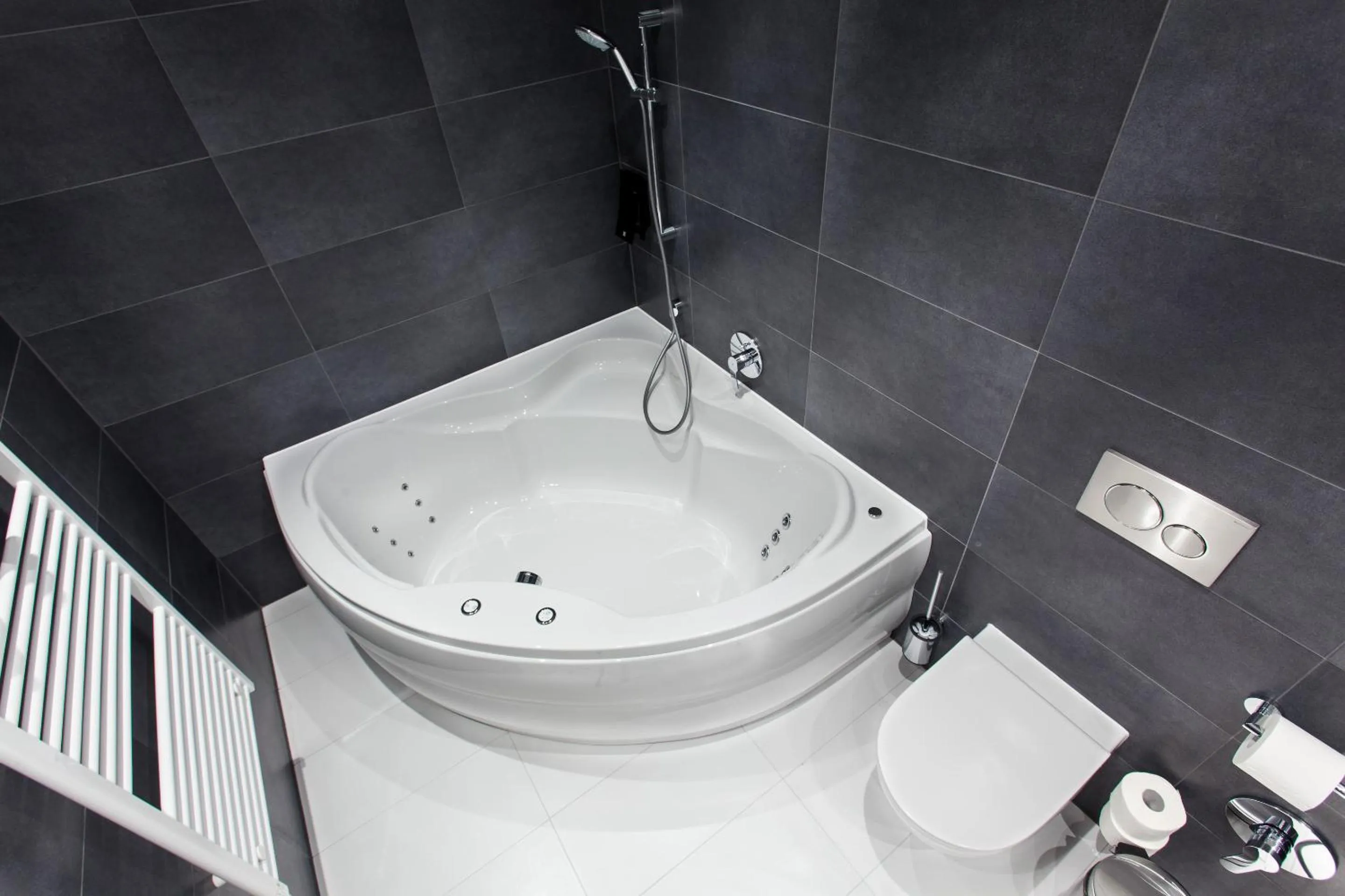 Hot Tub in Marina Apartments Regensburg