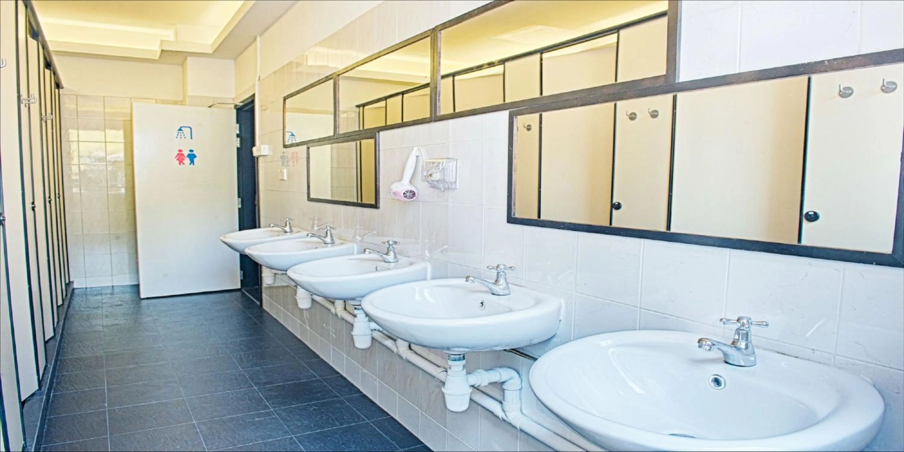 Toilet in The Hive Singapore Hostel