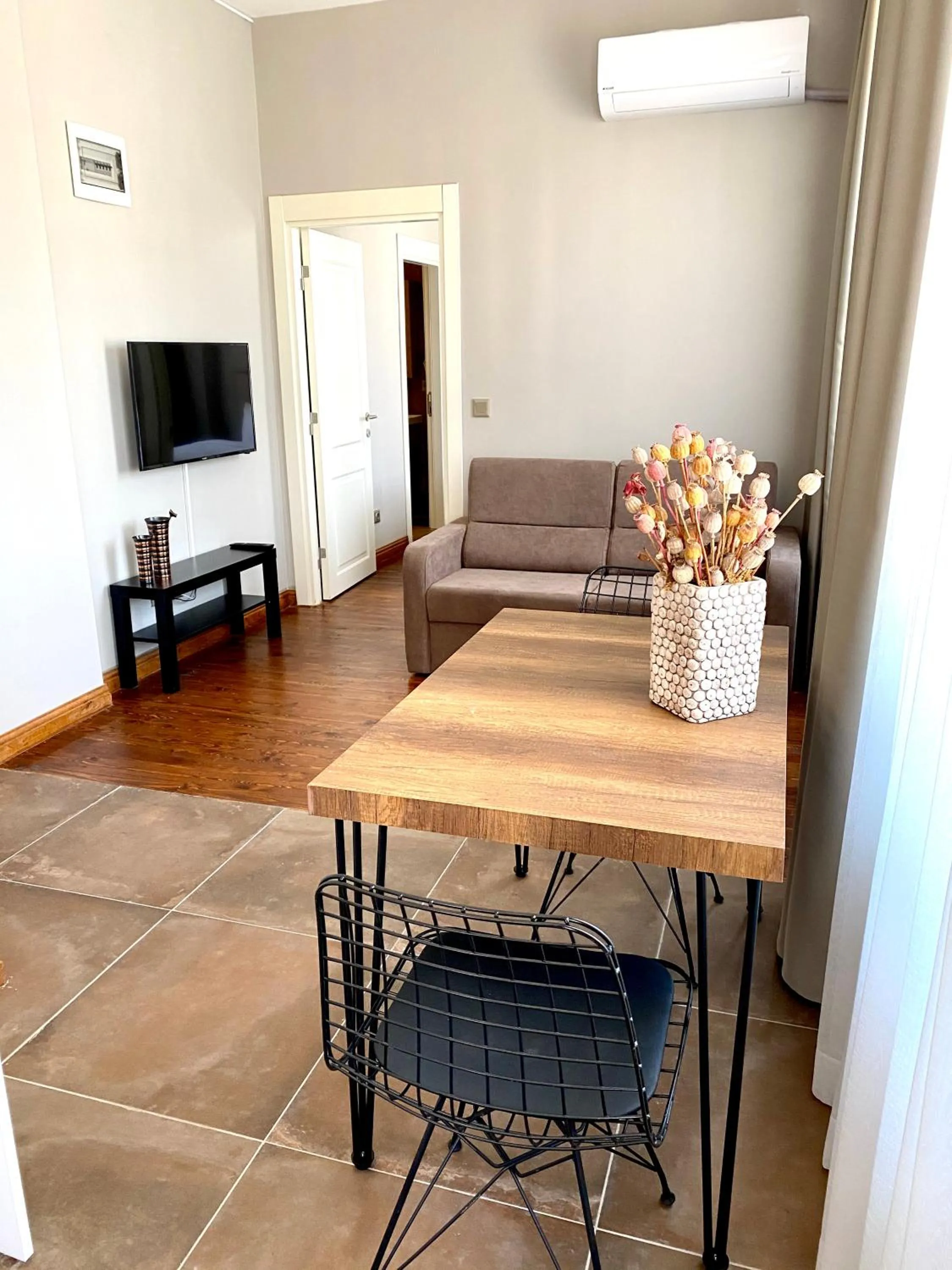 TV and multimedia in Eleven Aparts