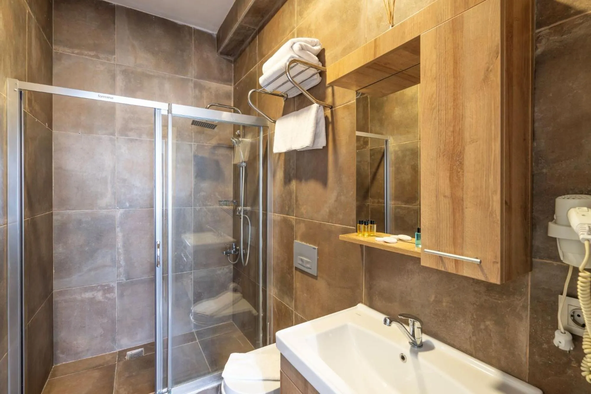 Shower in Eleven Aparts