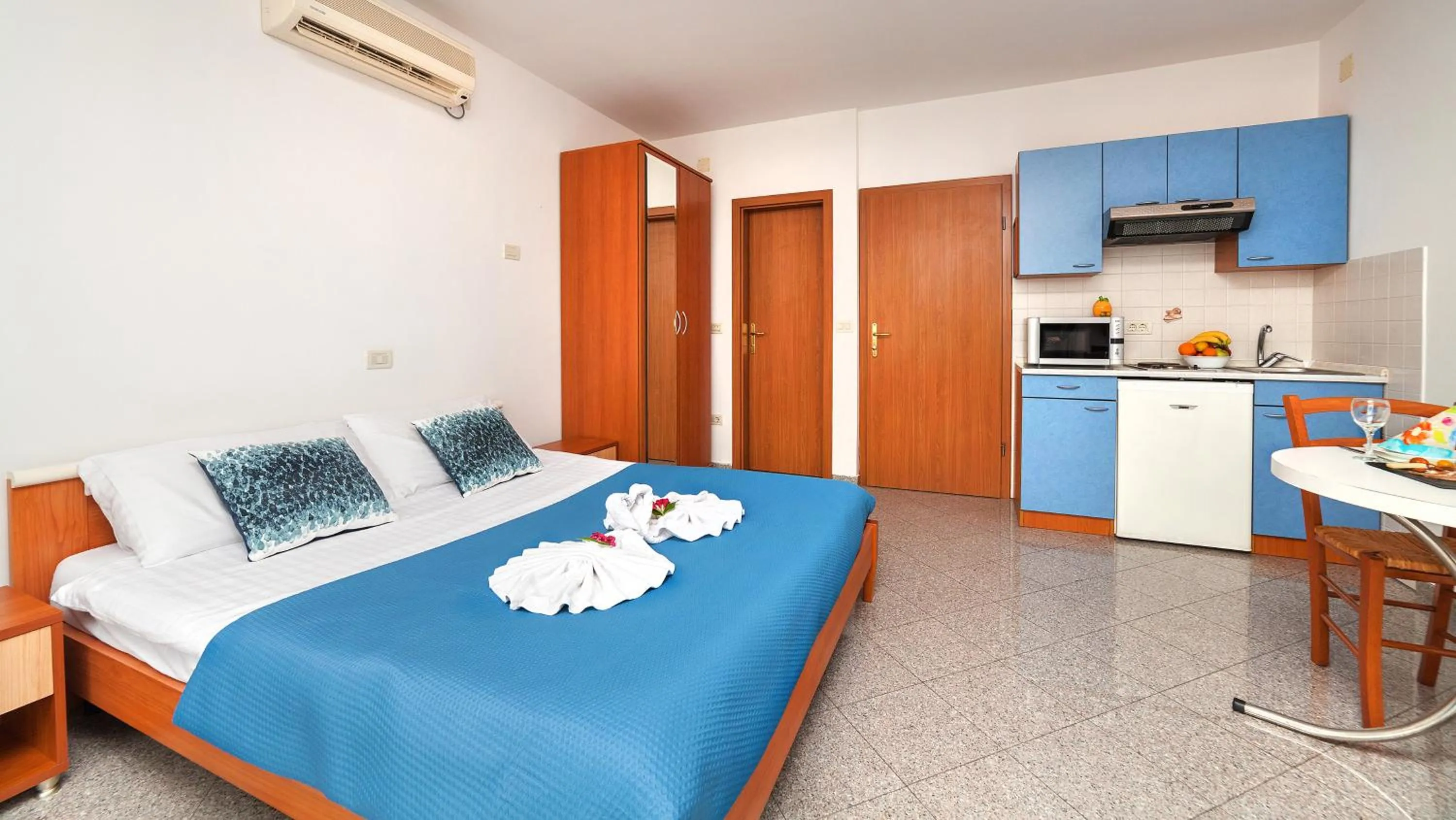 Kitchen or kitchenette, Bed in Apartment Villa Lidija