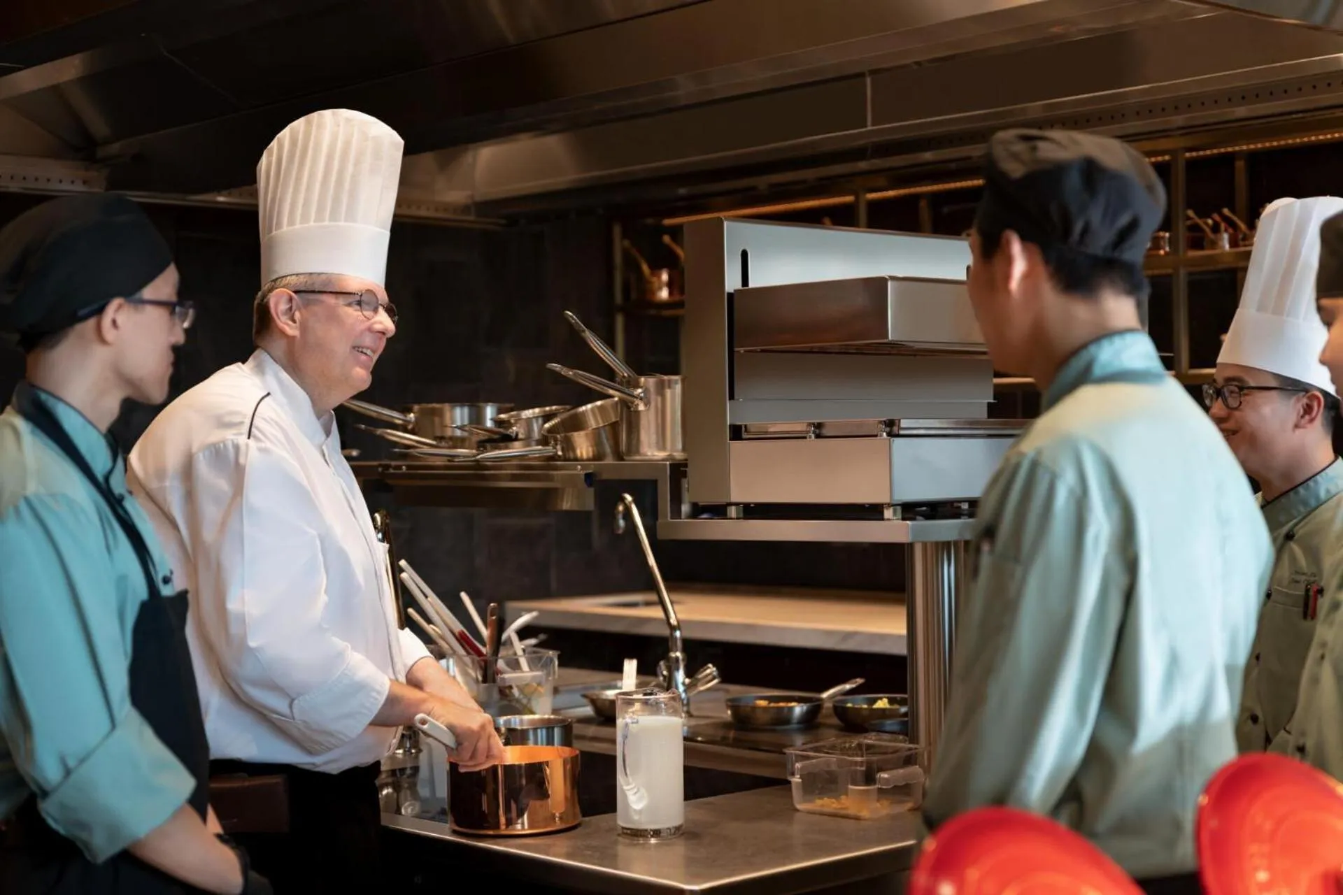 Kitchen or kitchenette in Kempinski Hotel Hangzhou