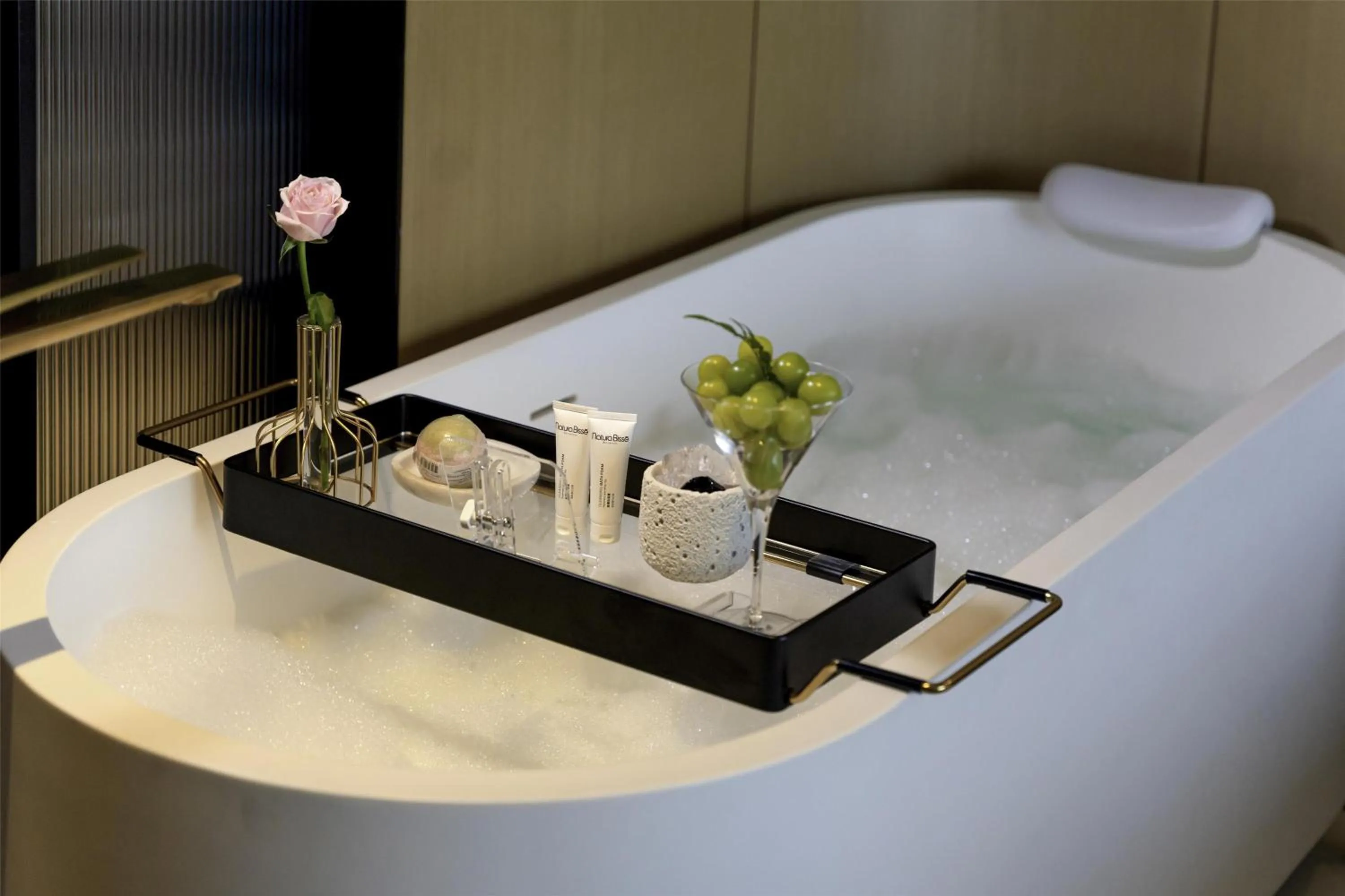 Bedroom in Kempinski Hotel Hangzhou