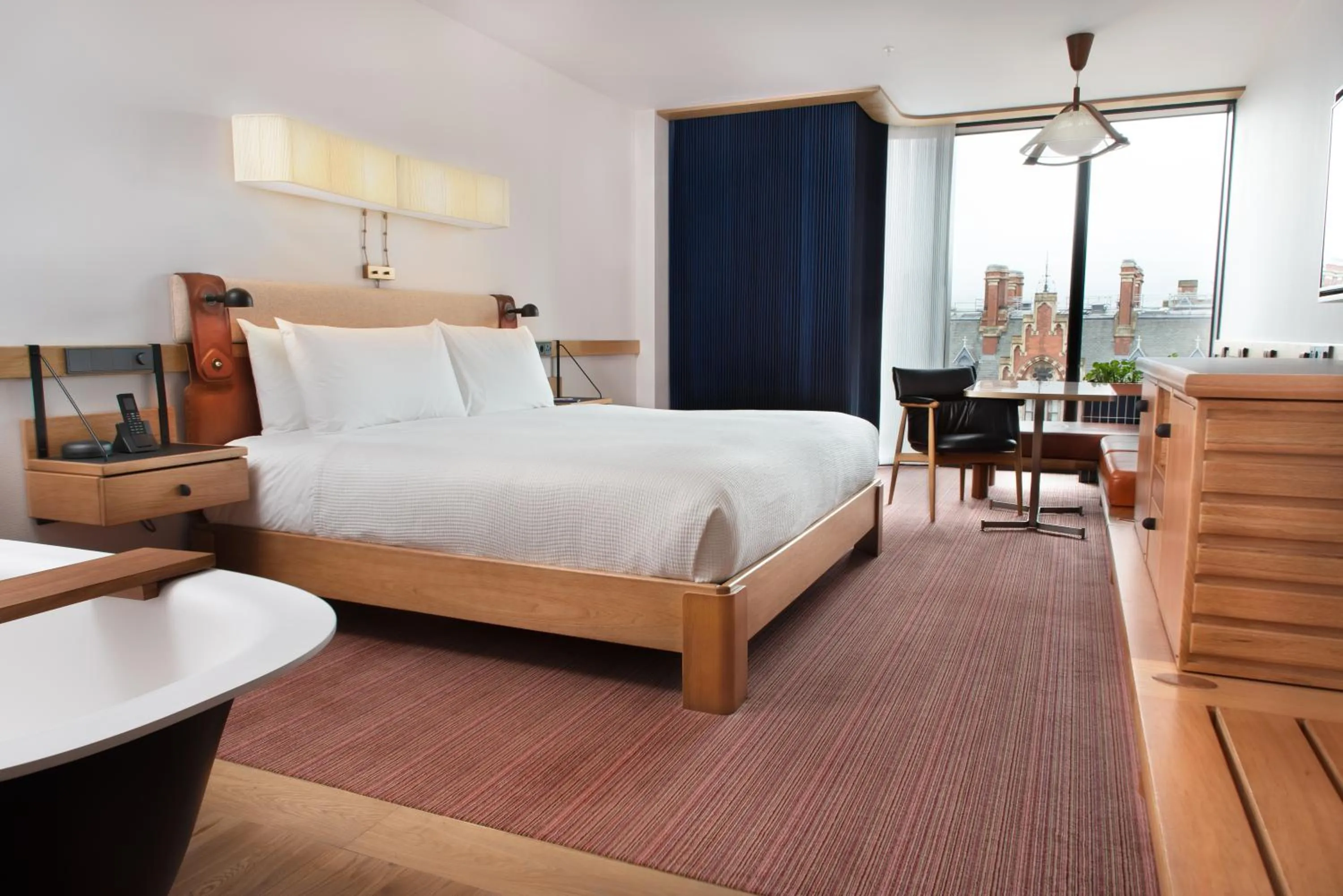 Seating area, Bed in The Standard London