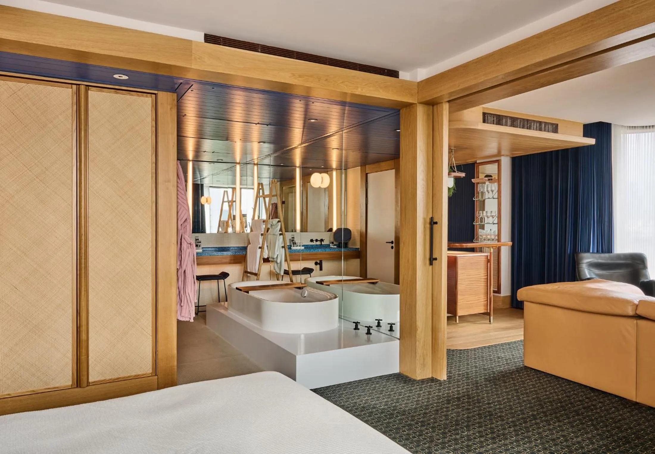 Bathroom, Bed in The Standard London