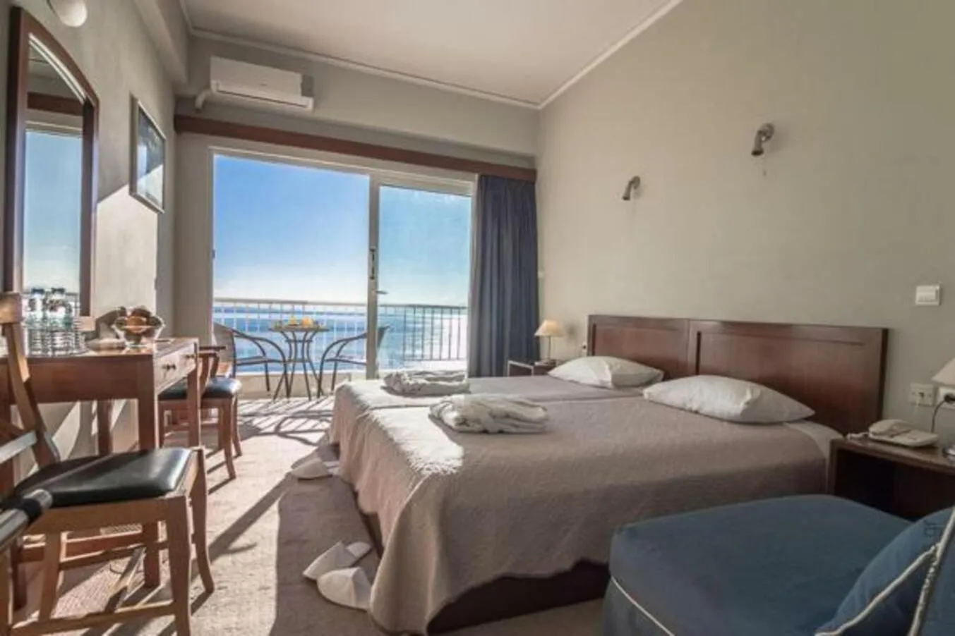 Bed in Hotel Cokkinis