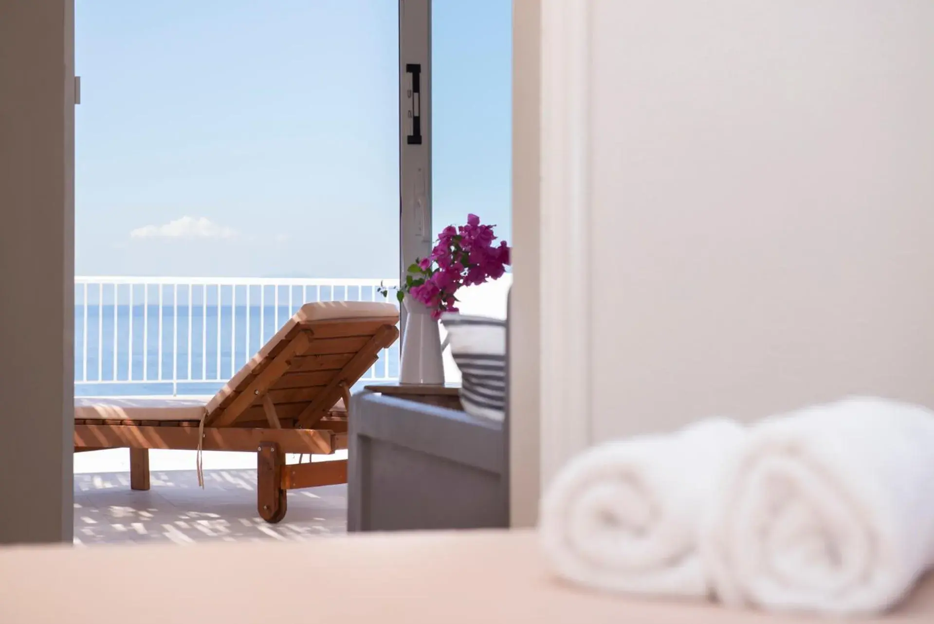 Superior Quadruple Room with Sea View in Hotel Cokkinis Superior Quadruple Room with Sea View in Hotel Cokkinis