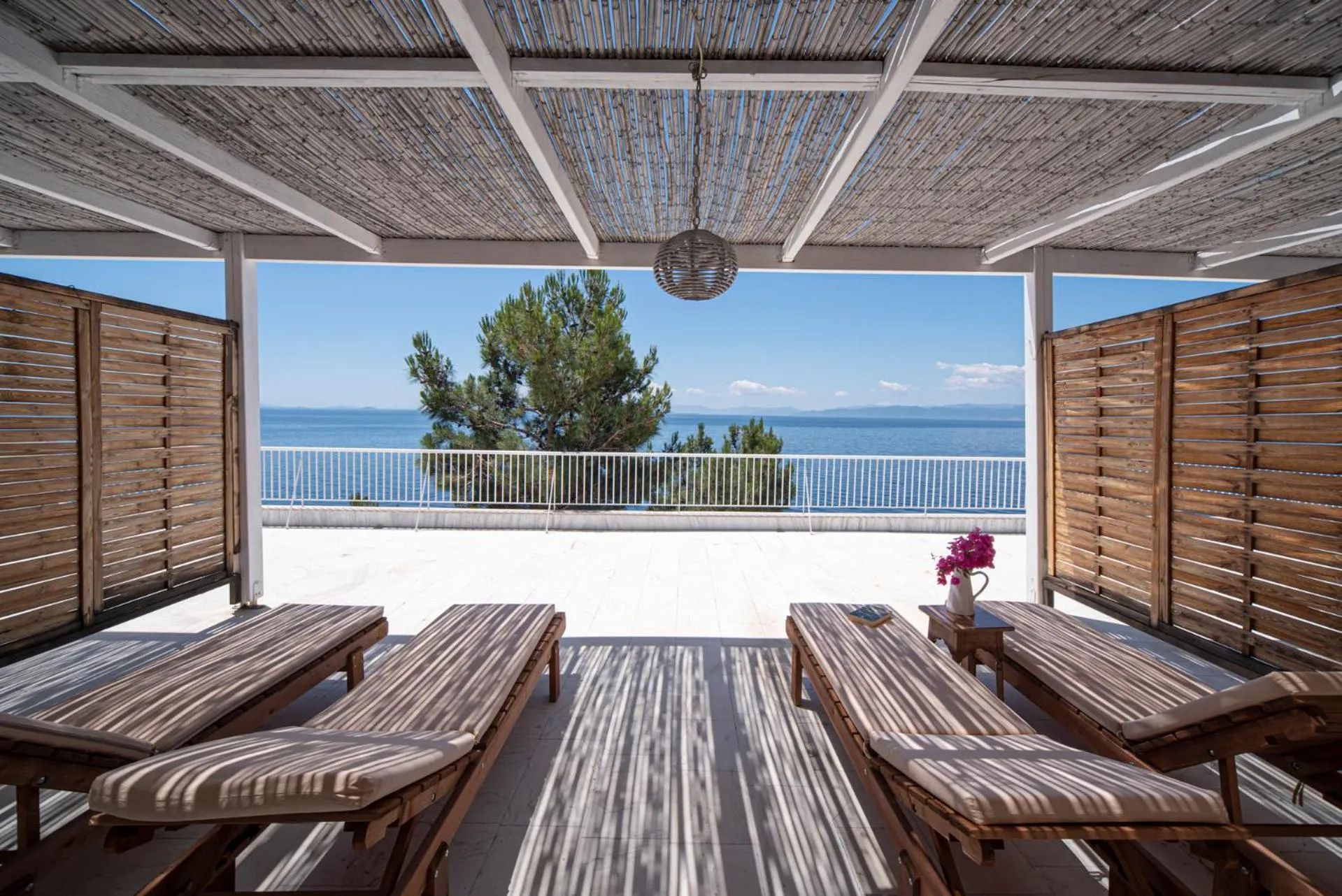 Summer in Hotel Cokkinis