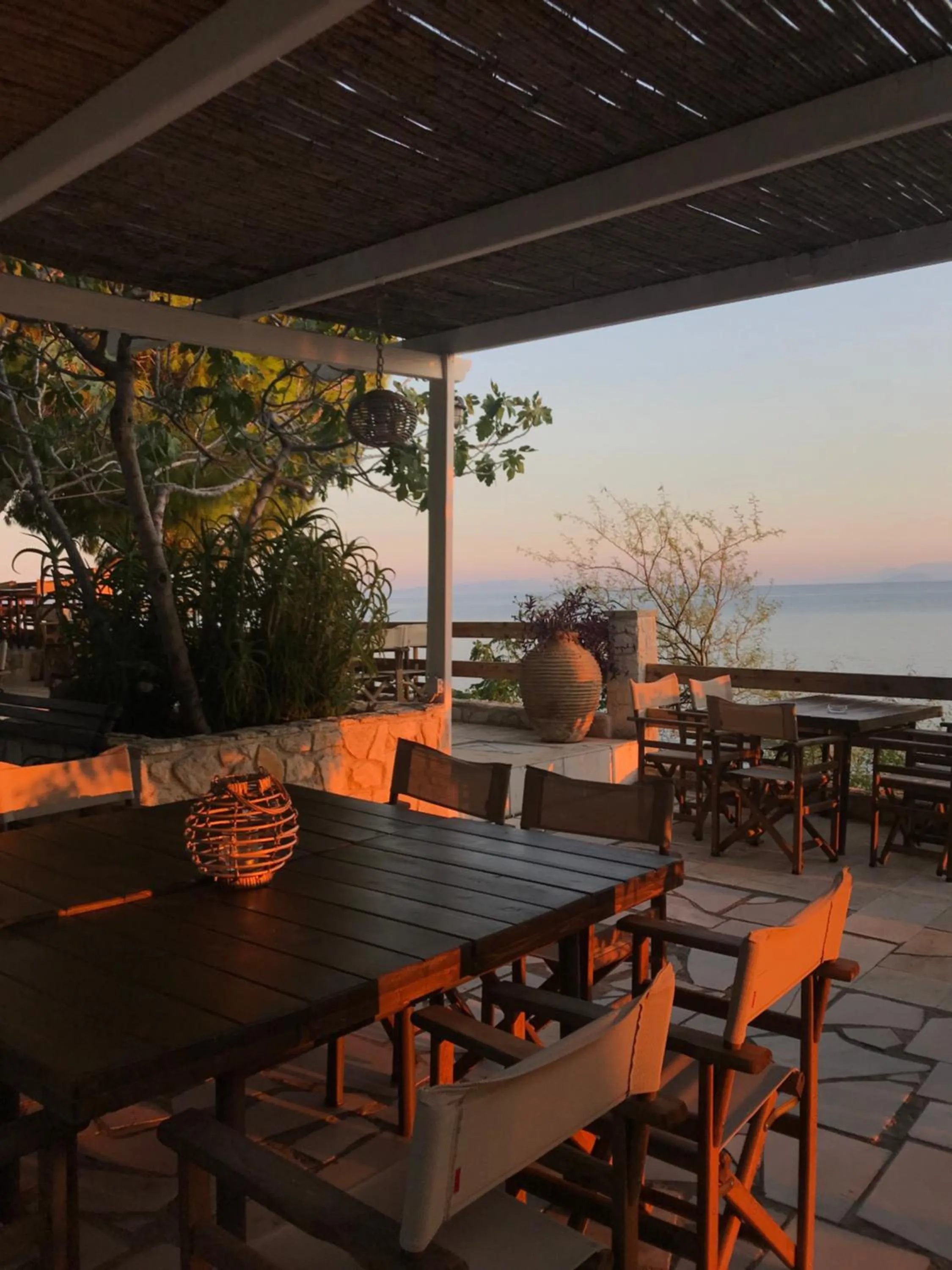 Restaurant/places to eat in Hotel Cokkinis