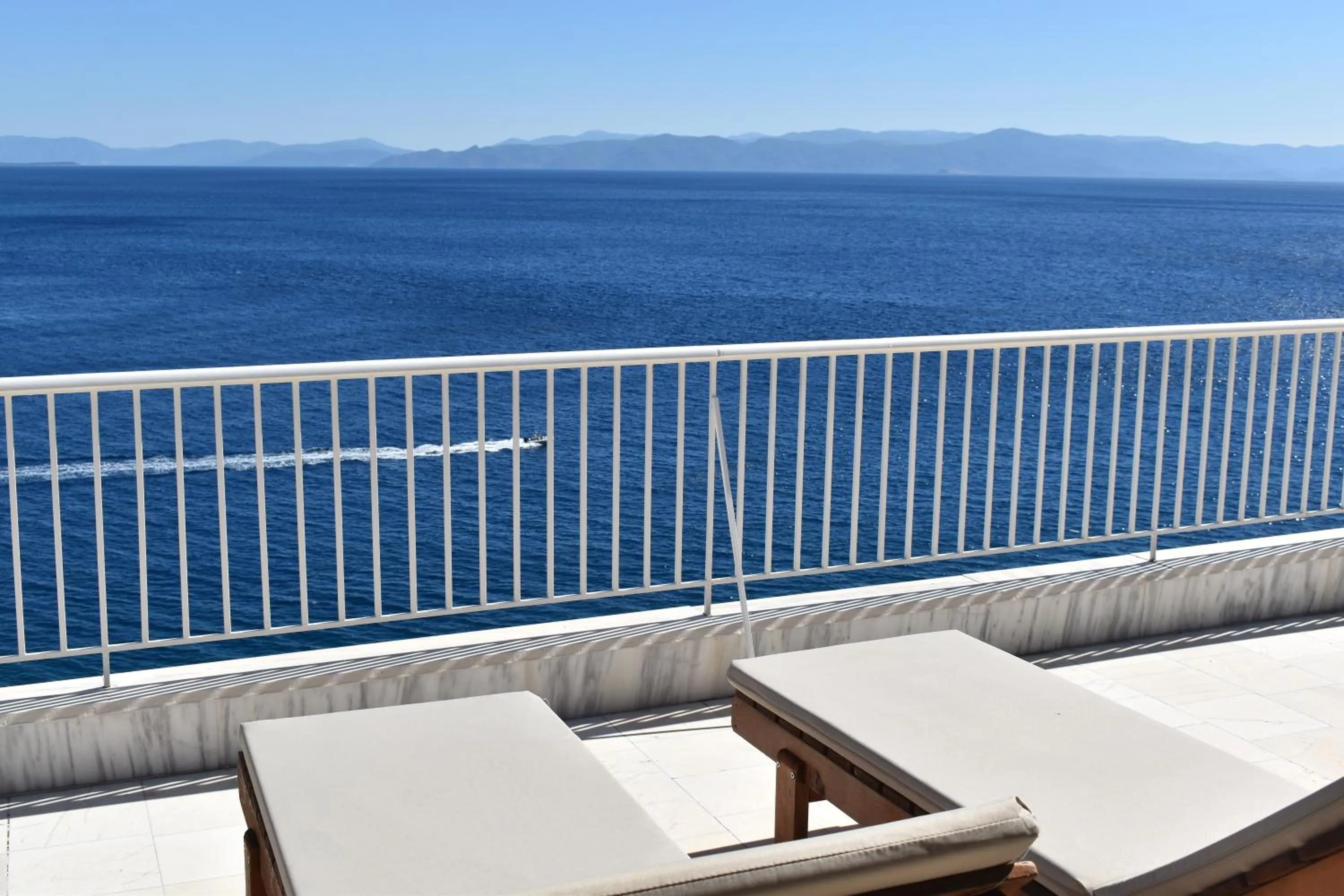 Spring in Hotel Cokkinis