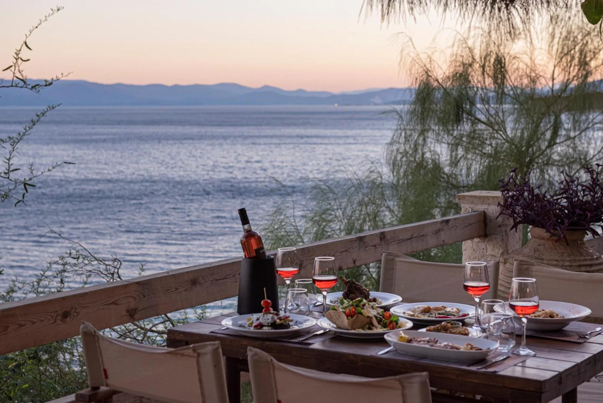 Dinner in Hotel Cokkinis