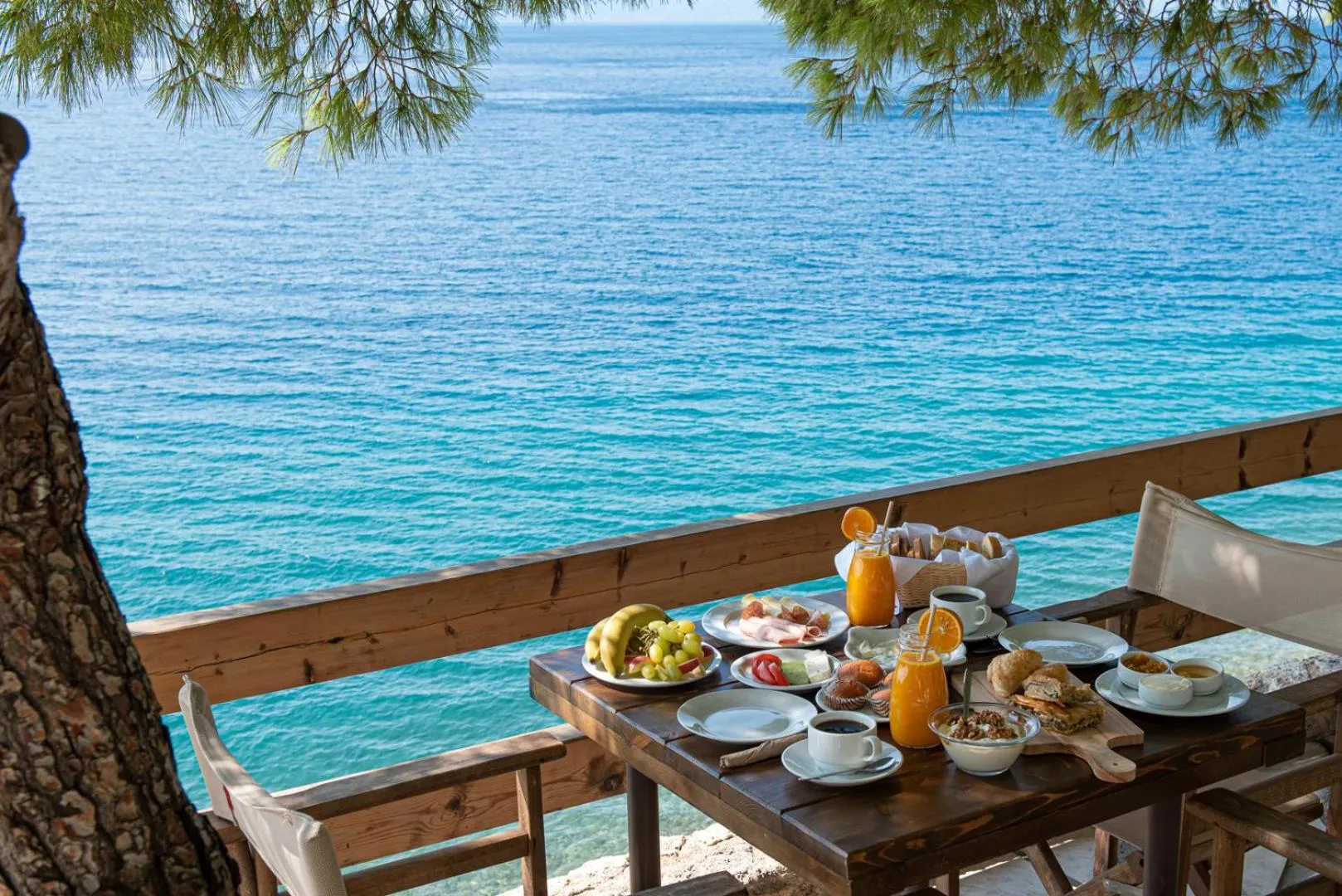 Restaurant/places to eat in Hotel Cokkinis