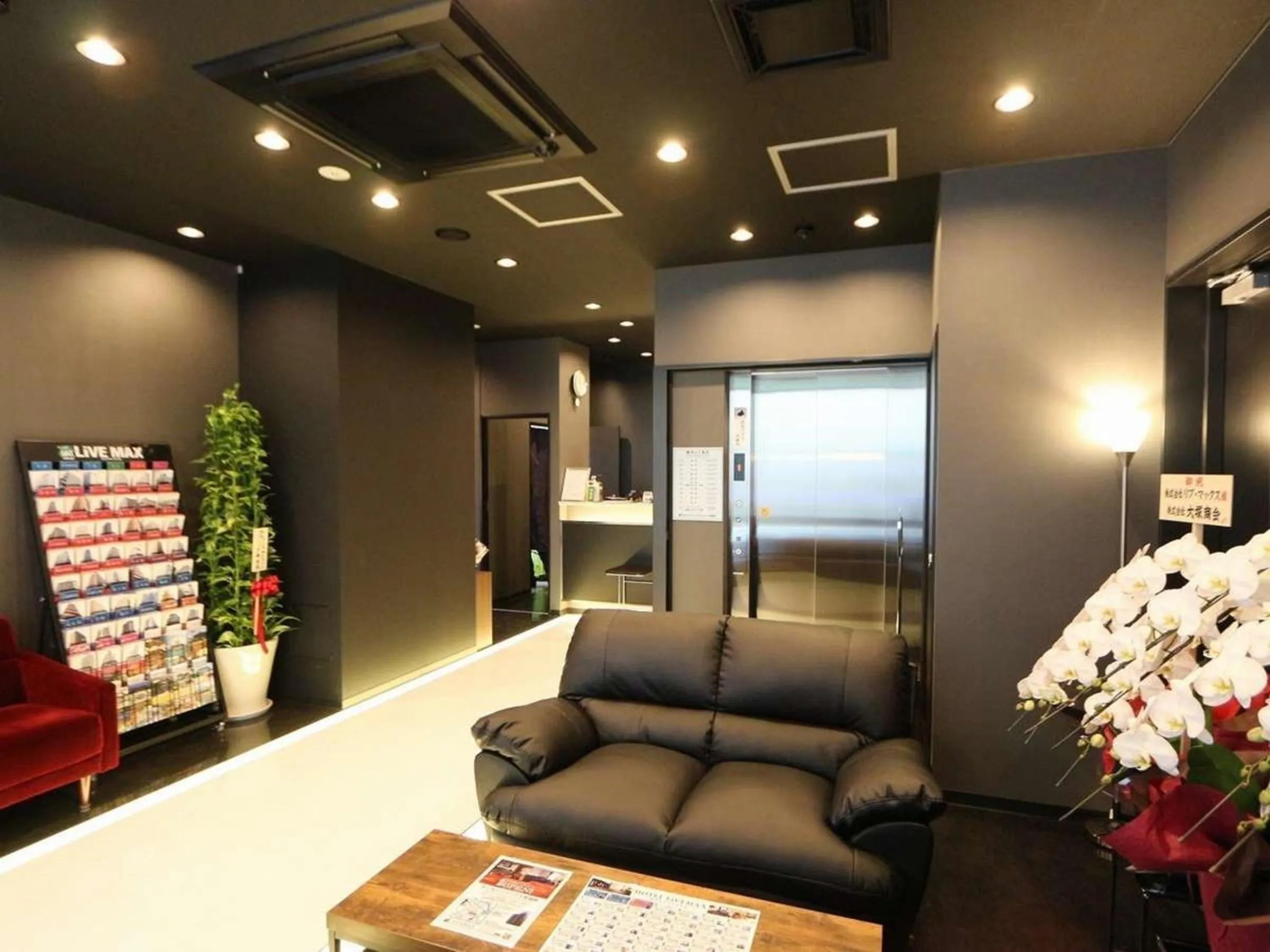 Lobby or reception in HOTEL LiVEMAX Kayabacho