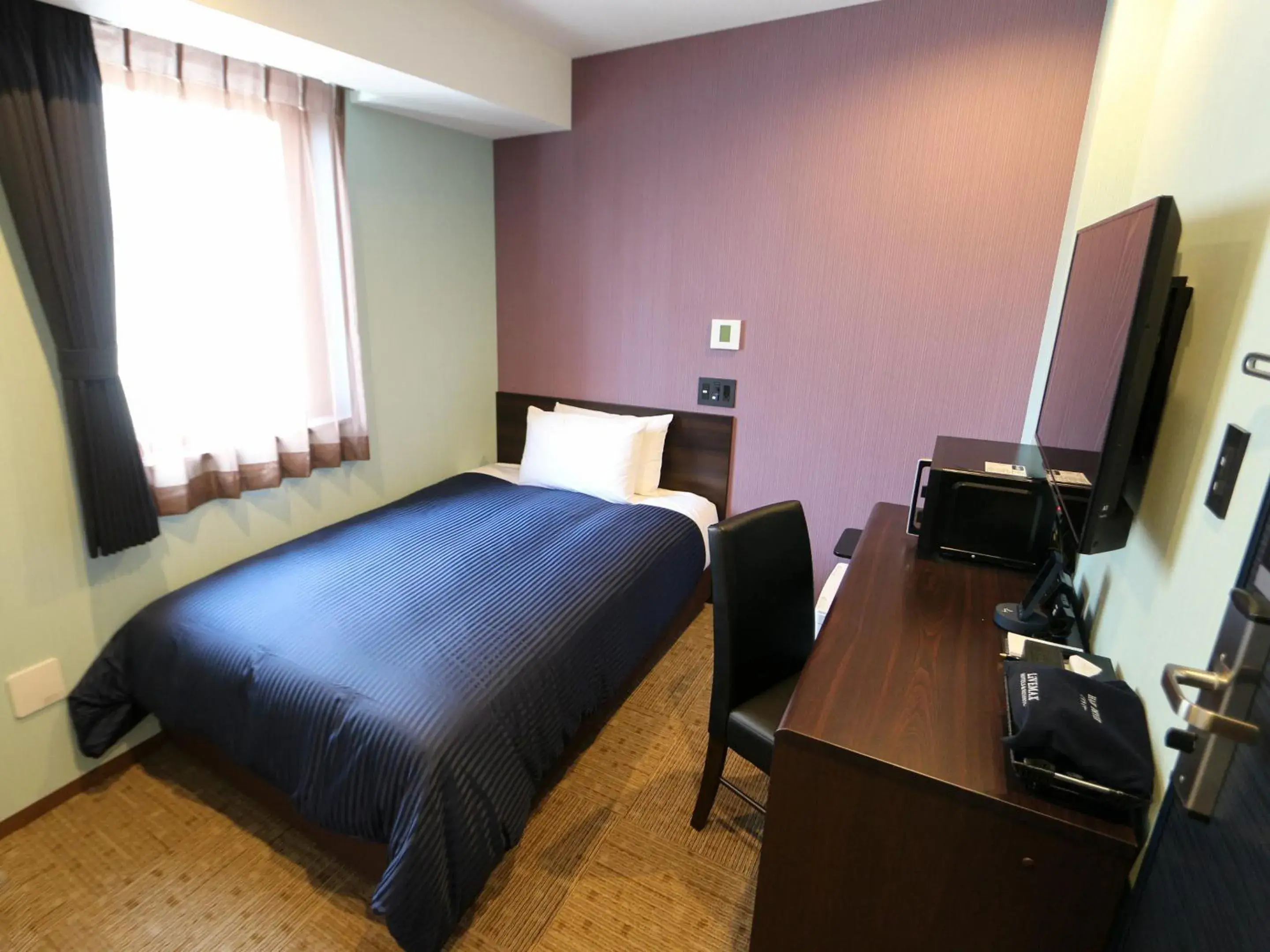 Double Room with Small Double Bed - Non-Smoking in HOTEL LiVEMAX Asakusabashi-Eki Kitaguchi Double Room with Small Double Bed - Non-Smoking in HOTEL LiVEMAX Asakusabashi-Eki Kitaguchi