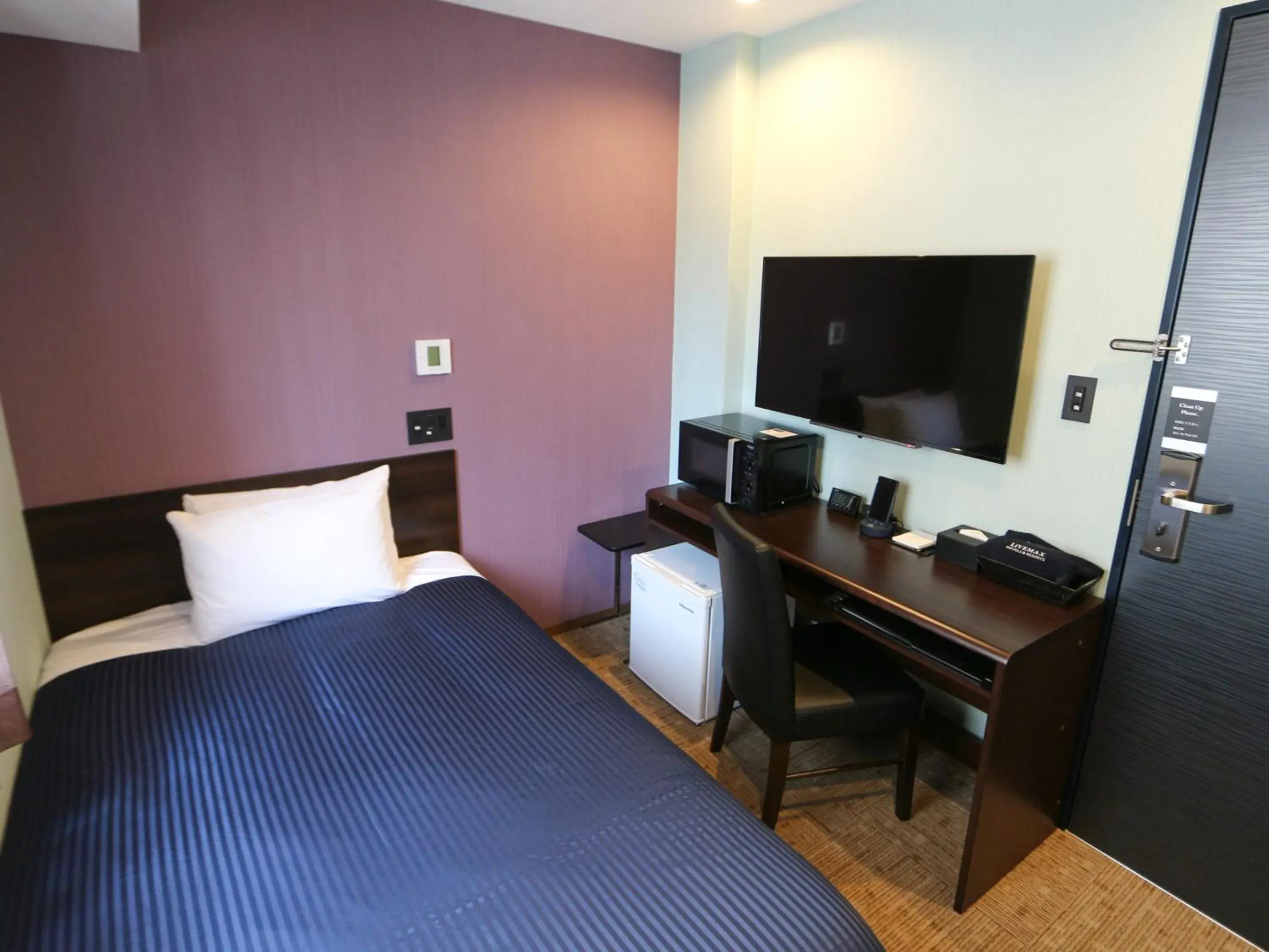Double Room with Small Double Bed - Smoking in HOTEL LiVEMAX Asakusabashi-Eki Kitaguchi Double Room with Small Double Bed - Smoking in HOTEL LiVEMAX Asakusabashi-Eki Kitaguchi