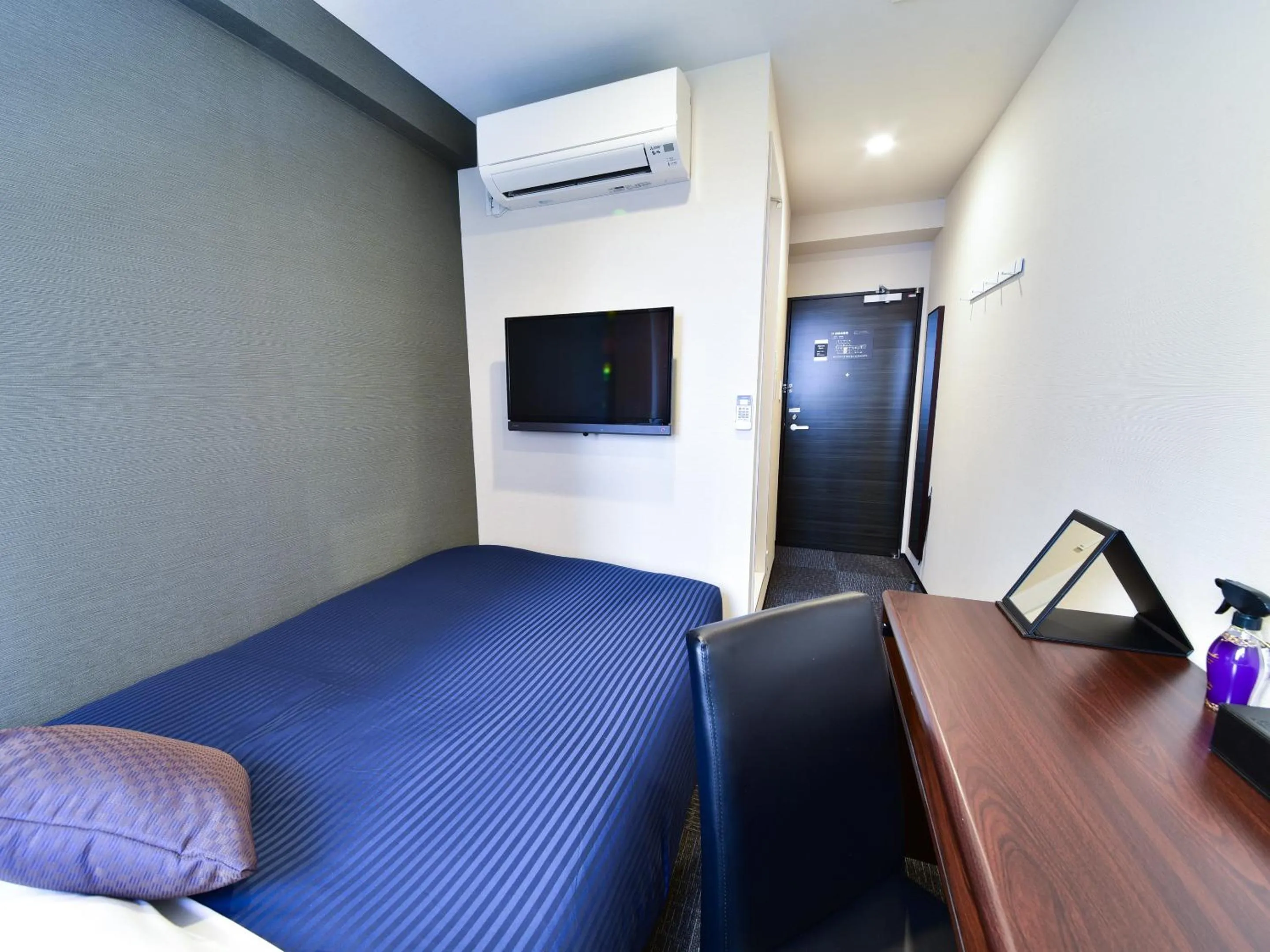 Photo of the whole room, Bed in HOTEL LiVEMAX Toyosu-Ekimae