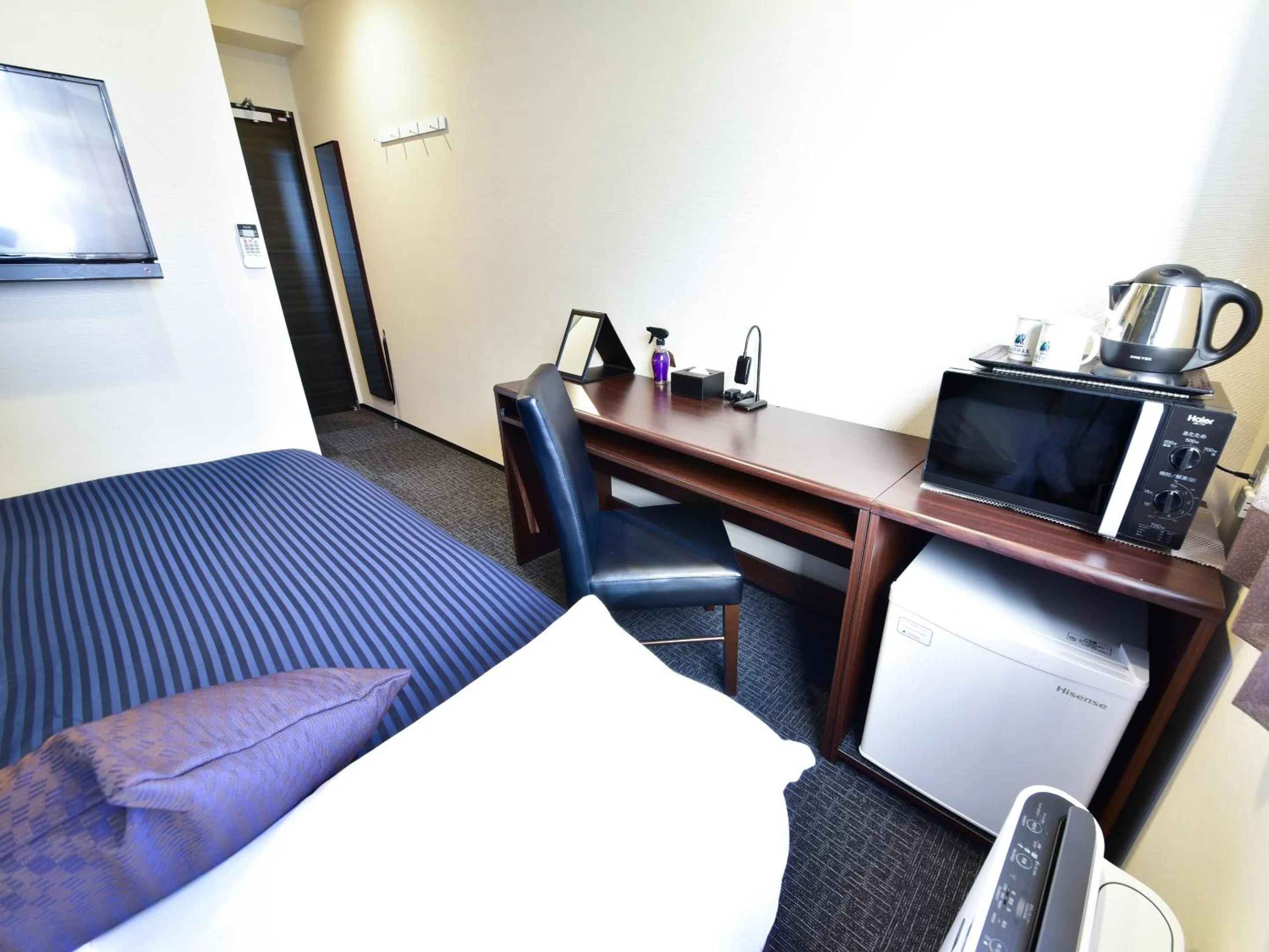 Photo of the whole room, Bed in HOTEL LiVEMAX Toyosu-Ekimae
