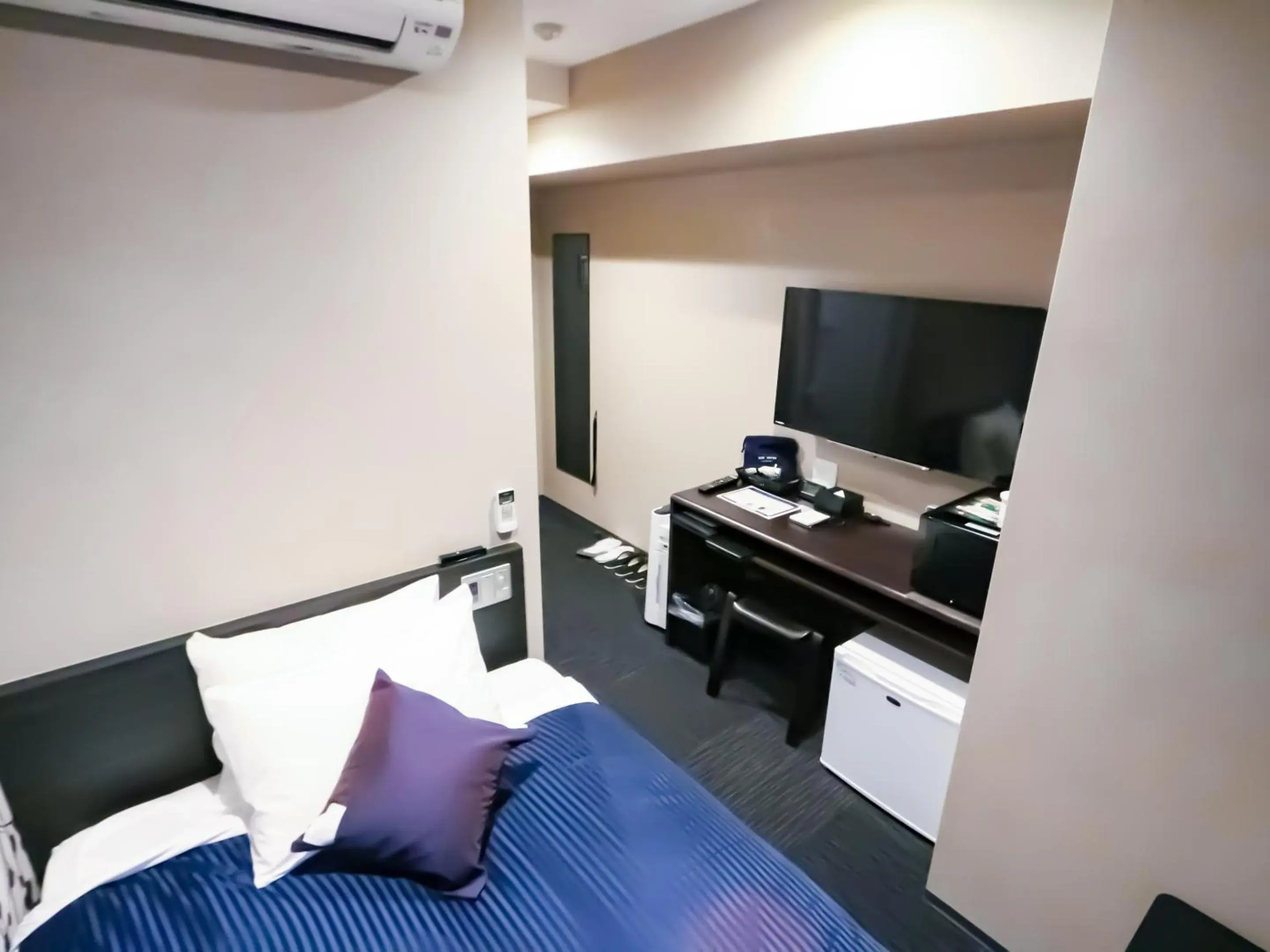 Single Room with Small Double Bed - single occupancy - Non-Smoking in HOTEL LiVEMAX Tokyo-Otsuka Ekimae Single Room with Small Double Bed - single occupancy - Non-Smoking in HOTEL LiVEMAX Tokyo-Otsuka Ekimae
