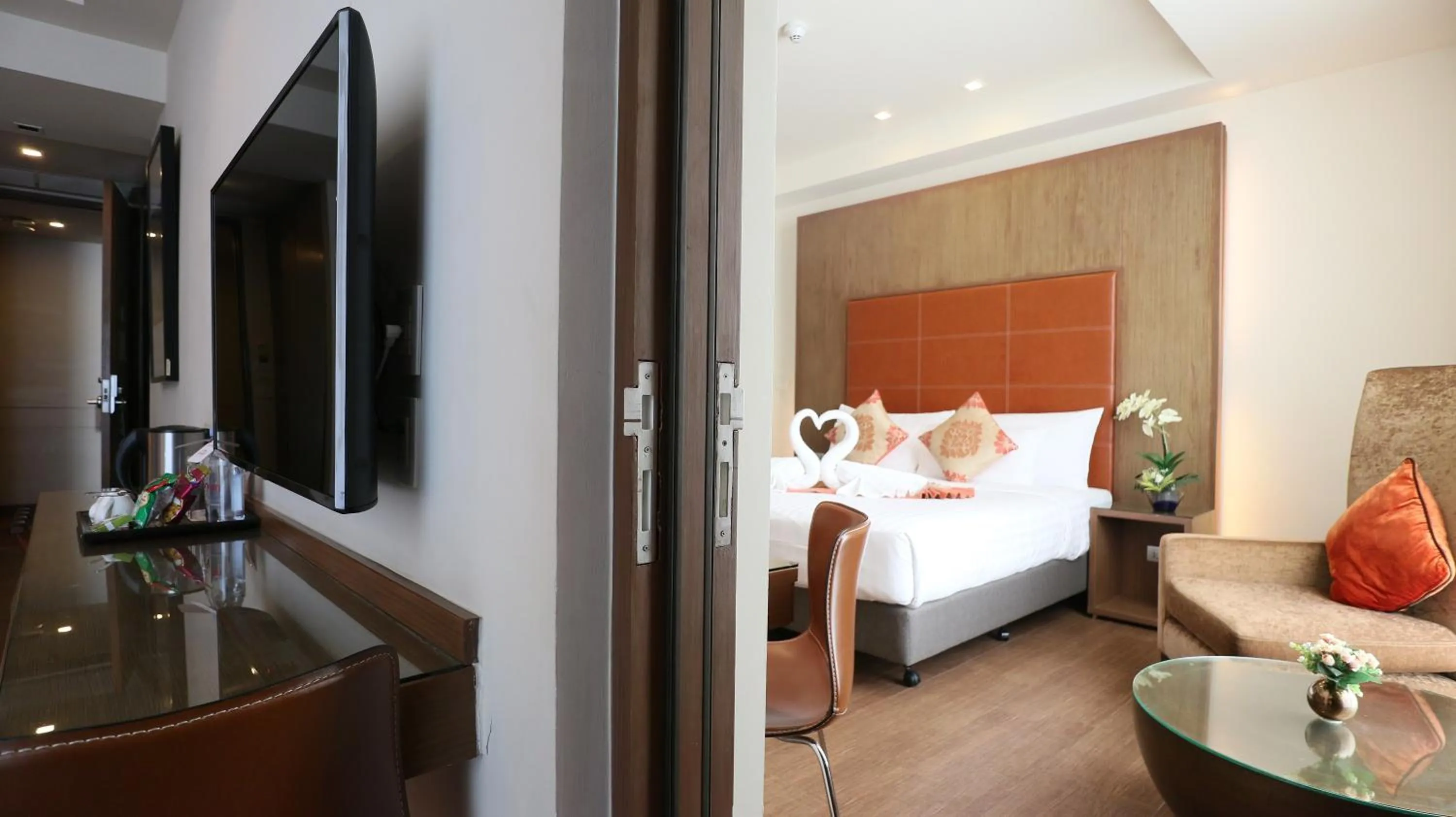 Bedroom, Bed in On 8 Sukhumvit Nana Bangkok