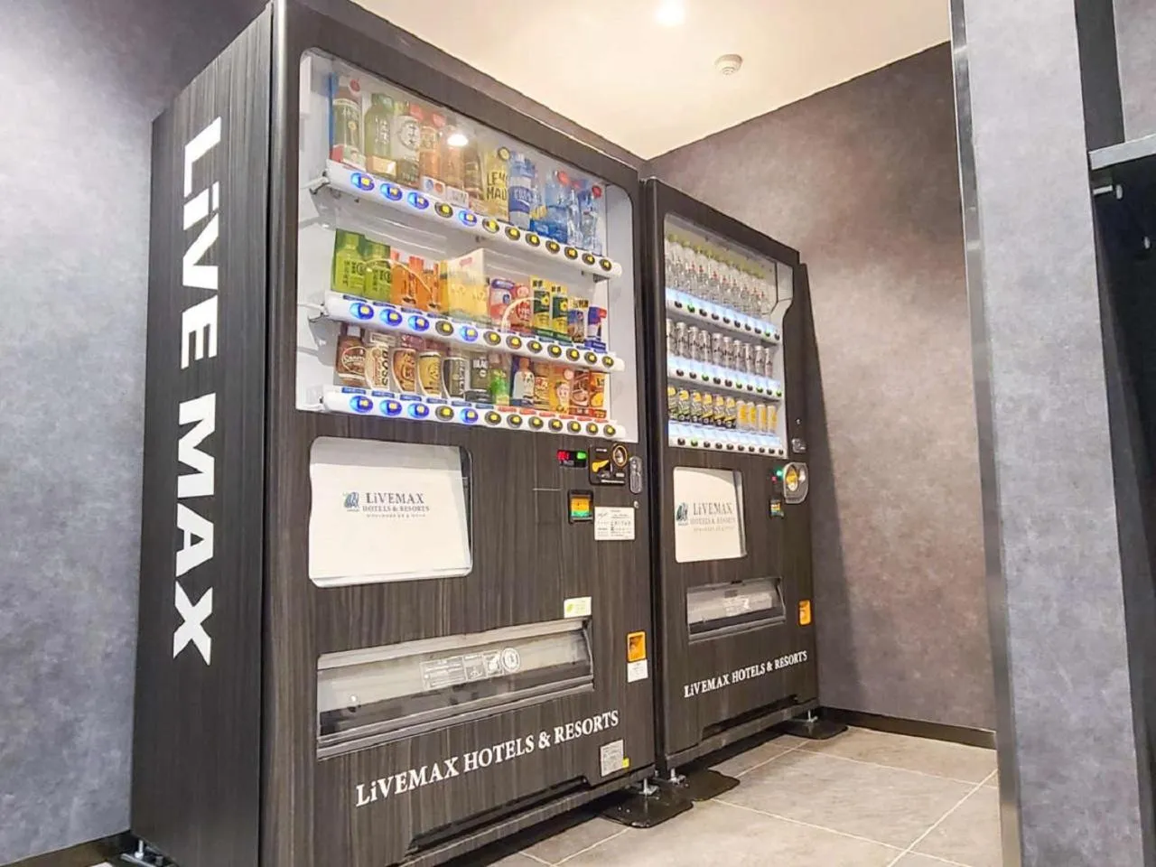 vending machine in HOTEL LiVEMAX Saitama-Asaka-Ekimae