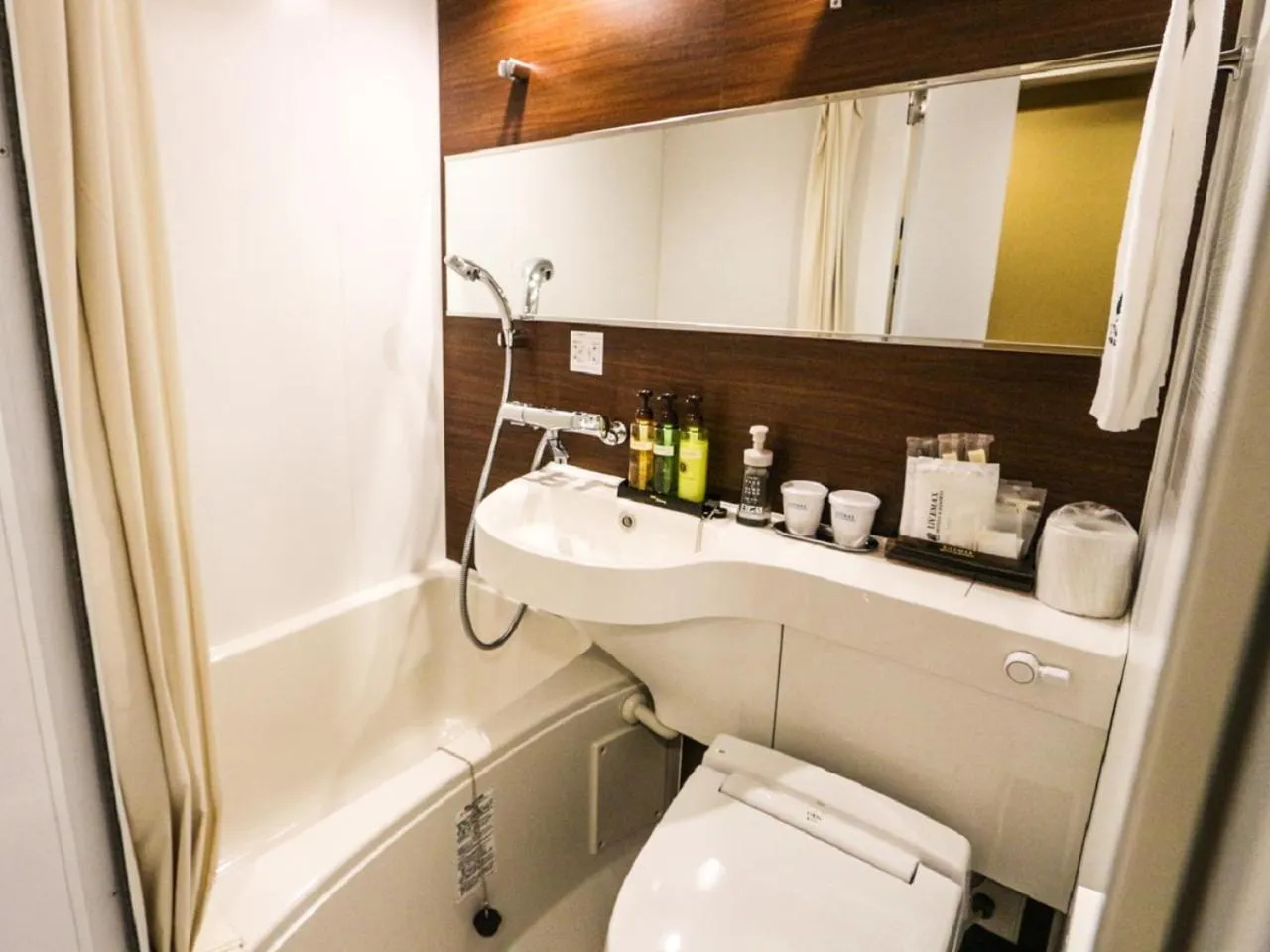 Bathroom in HOTEL LiVEMAX Mikawaanjo Ekimae