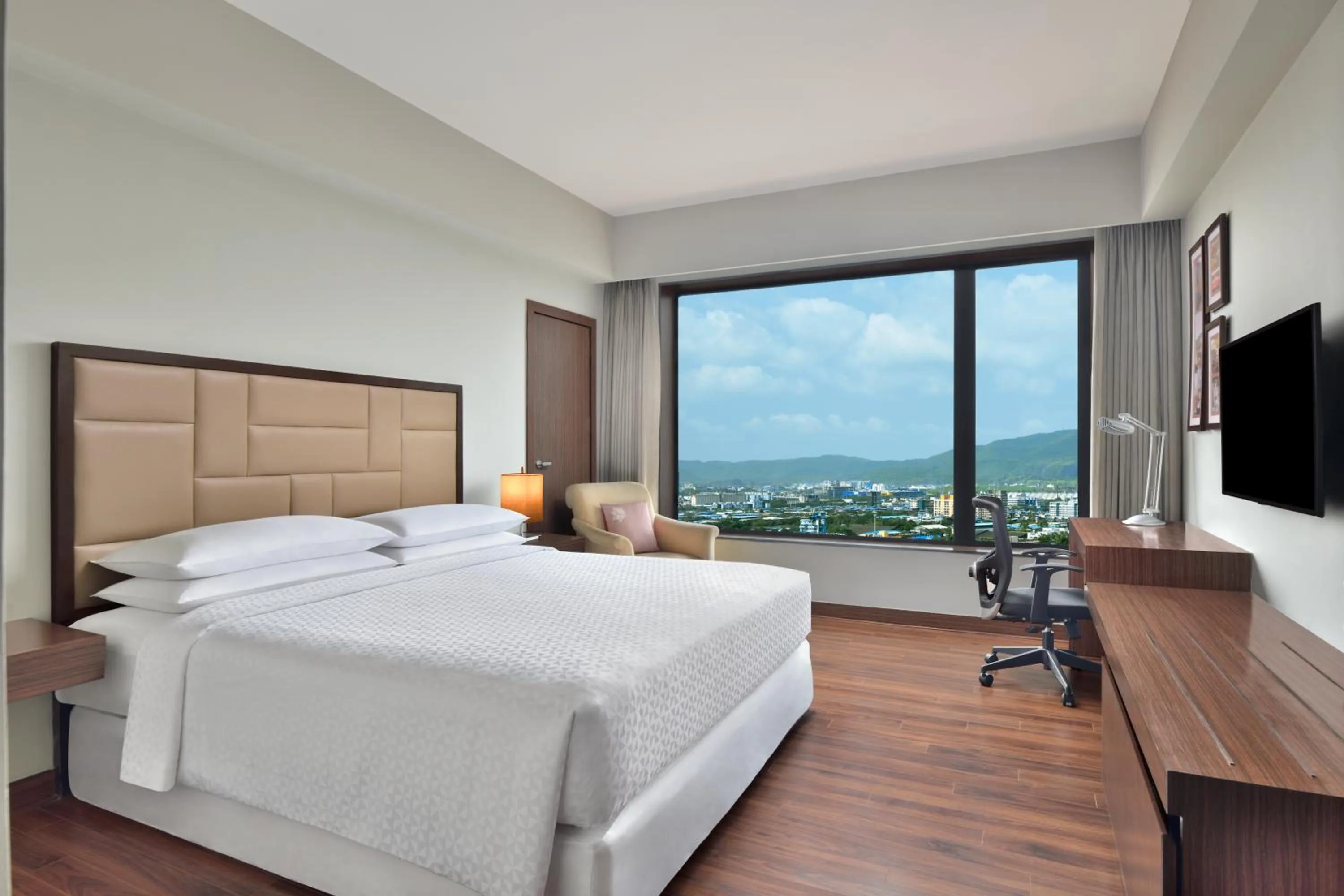 City view, Bed in Four Points by Sheraton Navi Mumbai, Vashi