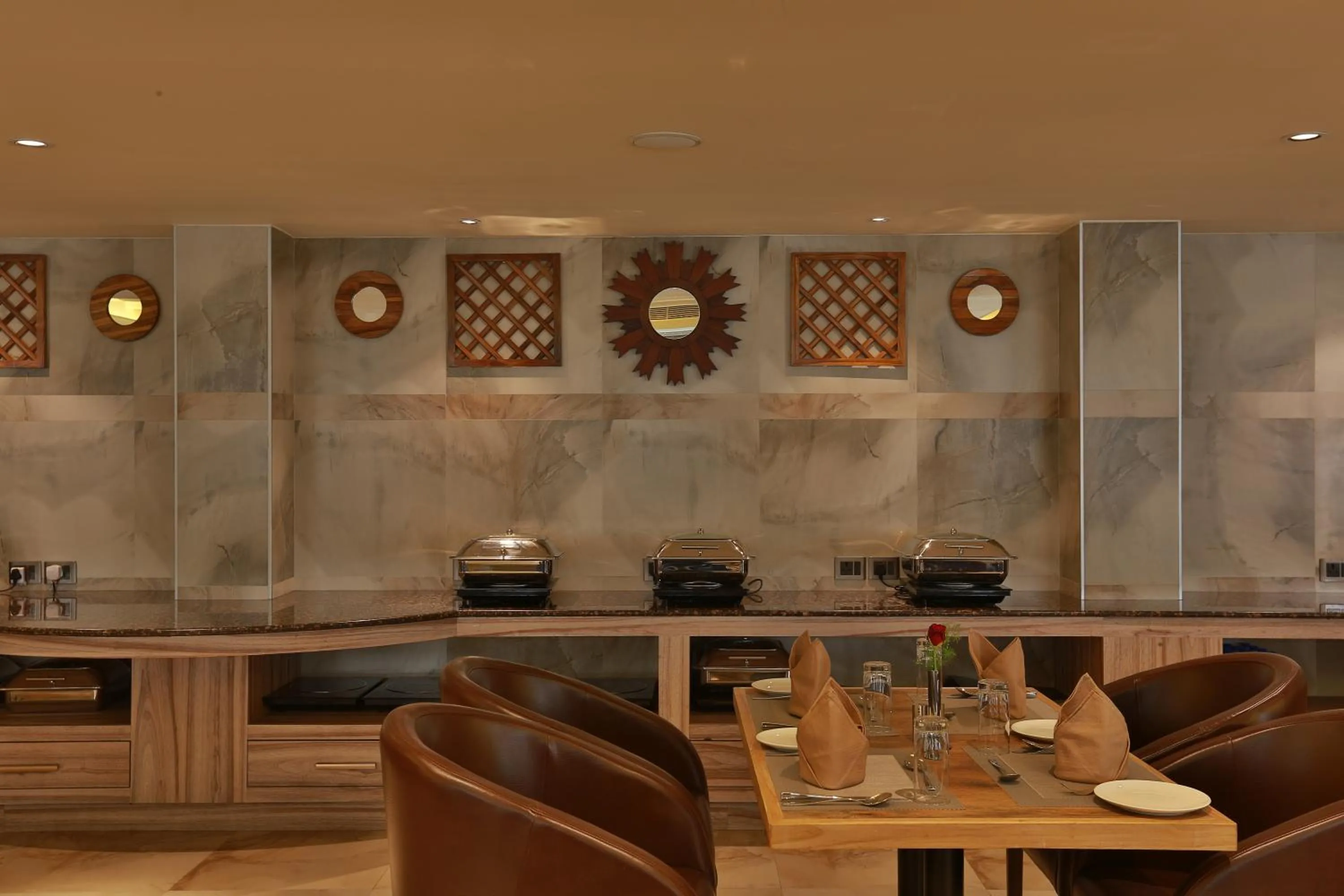 Restaurant/places to eat in Hotel Luminara