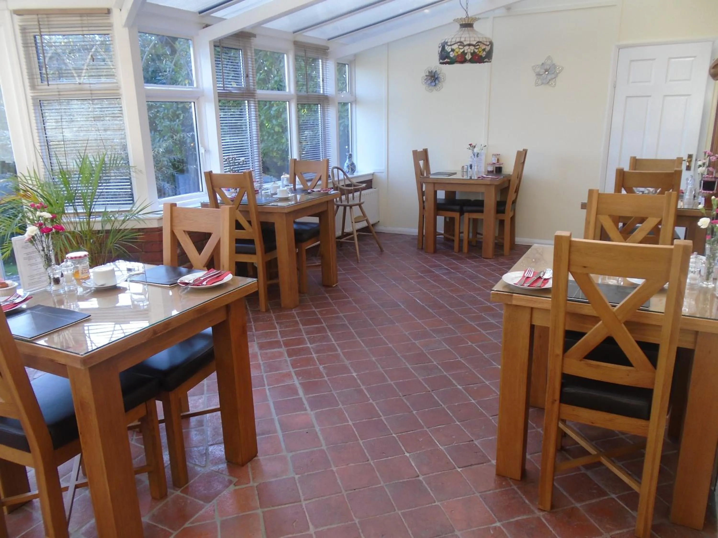 Dining area in Trumbles Gatwick B&B
