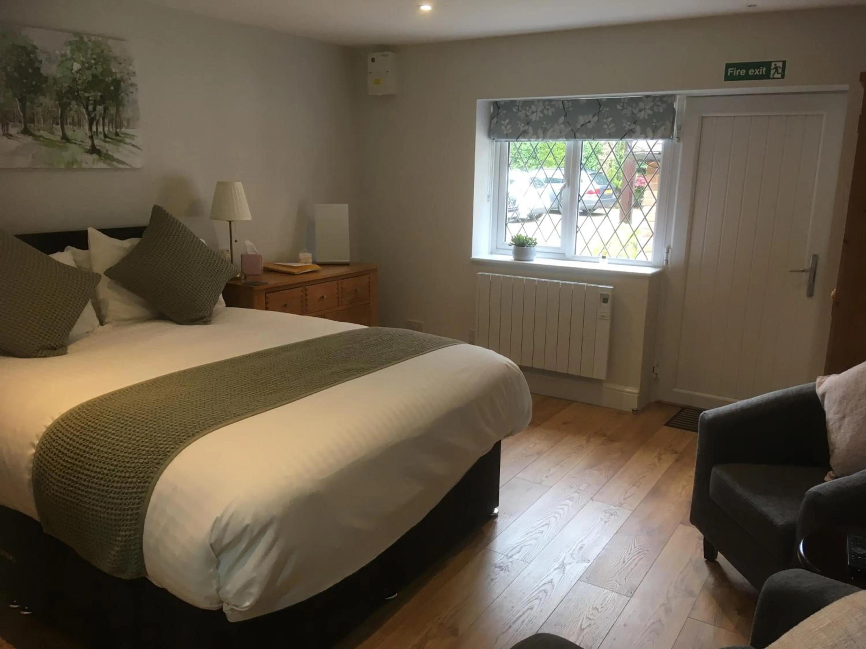 Bed in Trumbles Gatwick B&B