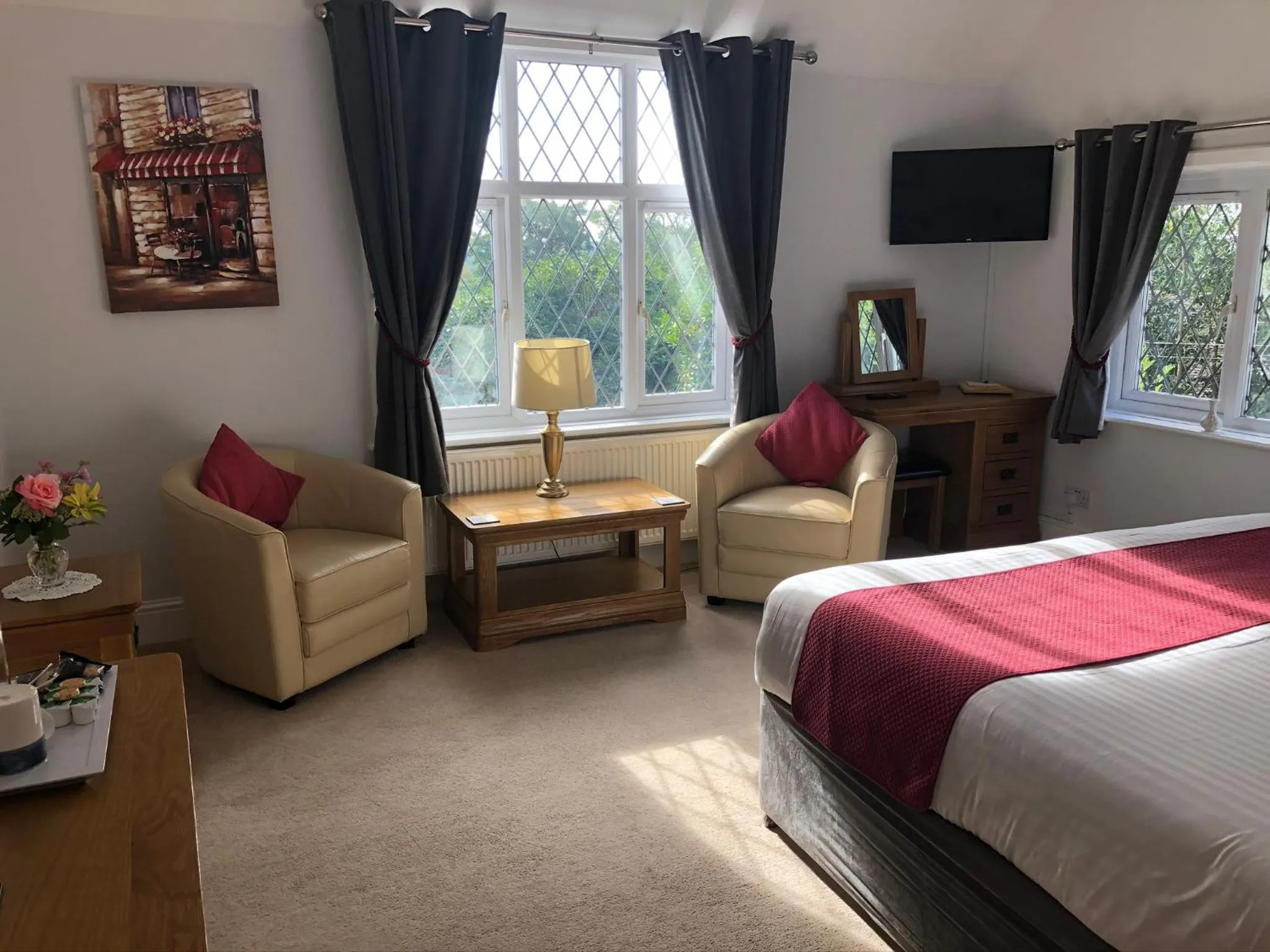 Photo of the whole room, Bed in Trumbles Gatwick B&B