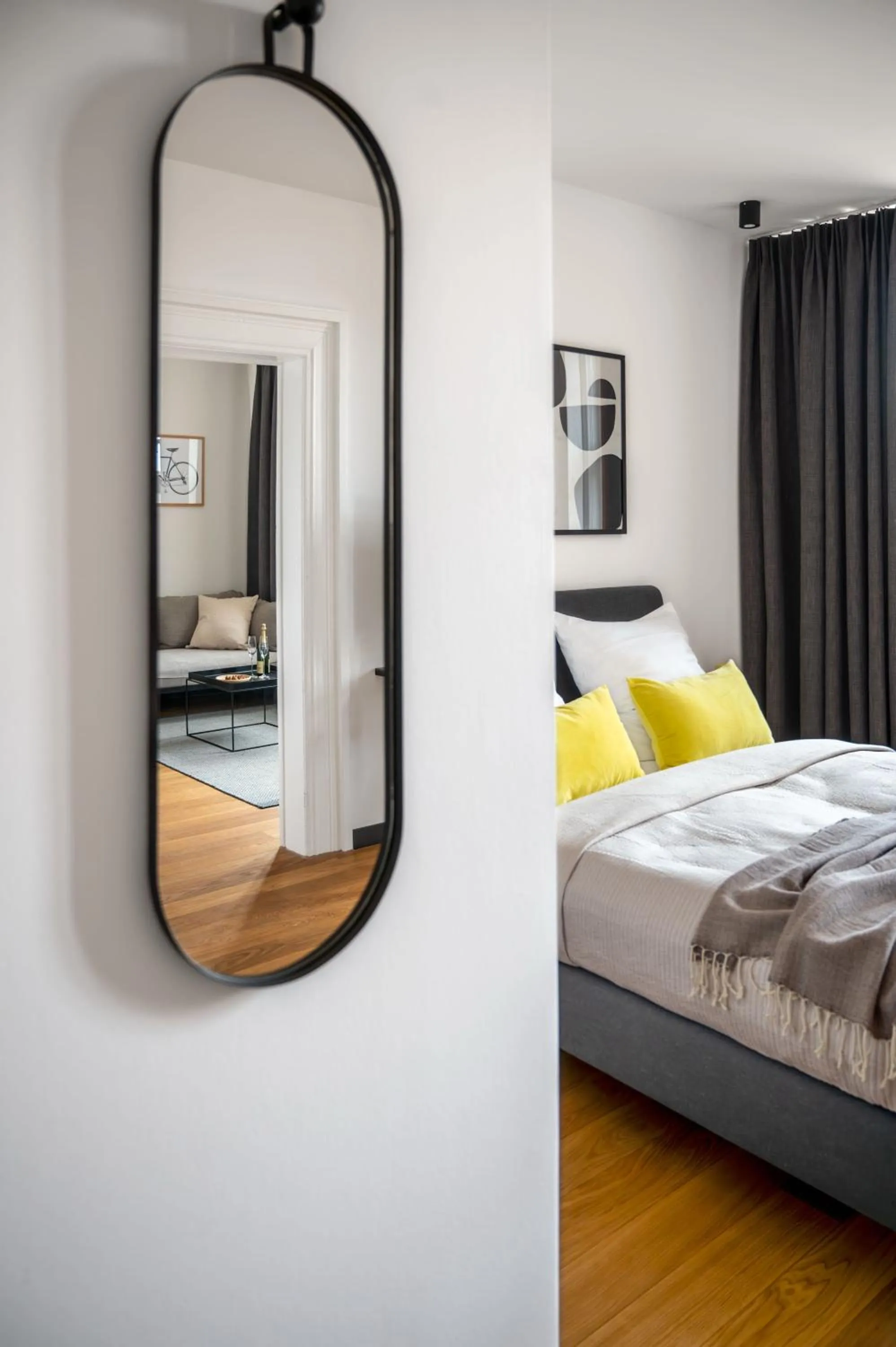 Seating area, Bed in ipartment Wolfsburg