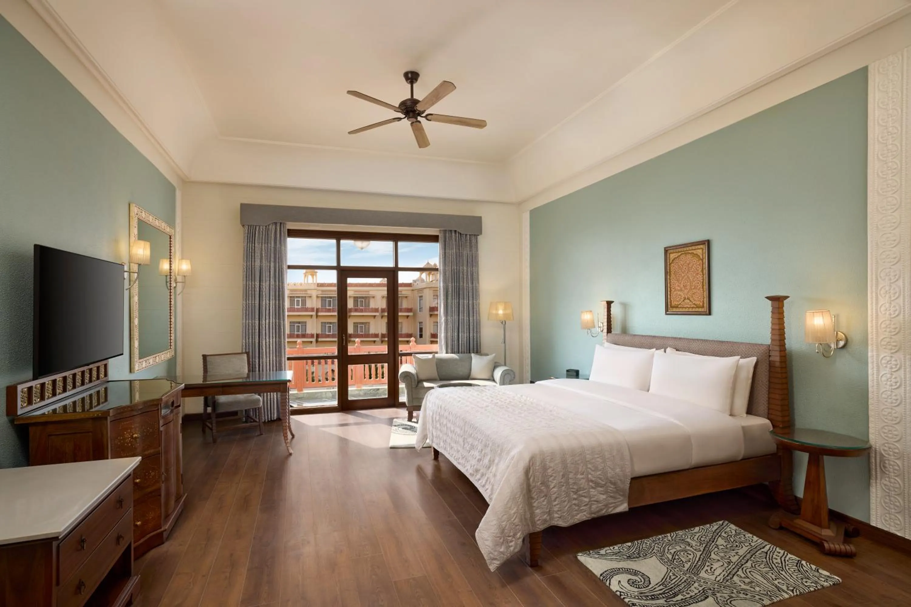 Bedroom, Bed in Le Meridien Jaipur Resort & Spa