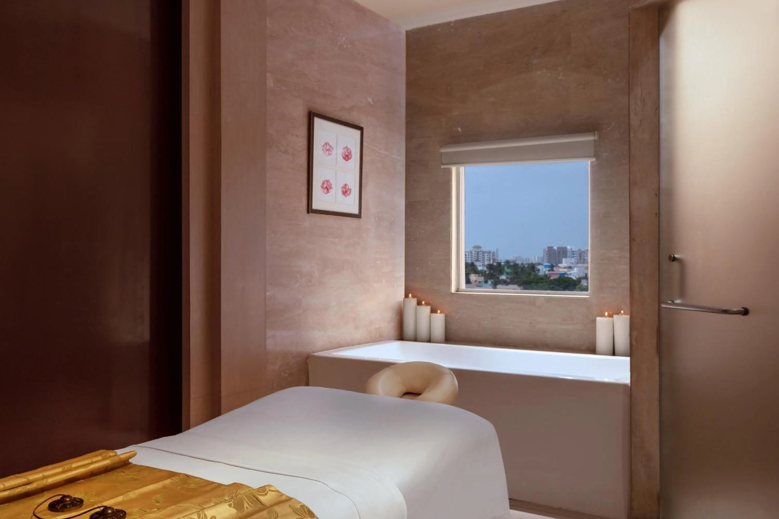 Spa and wellness centre/facilities, Bed in The Westin Chennai Velachery