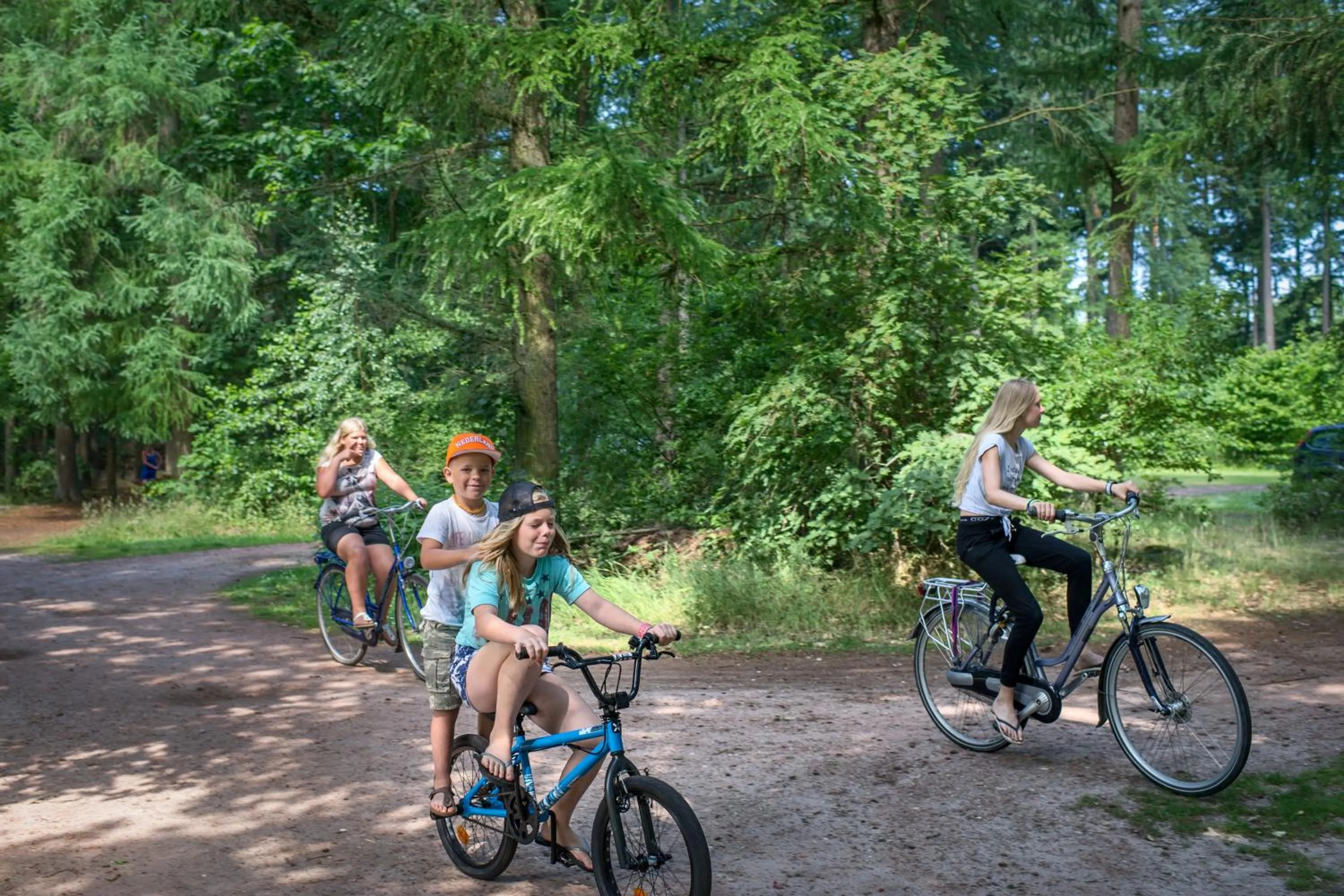 Cycling in RCN Vakantiepark de Roggeberg