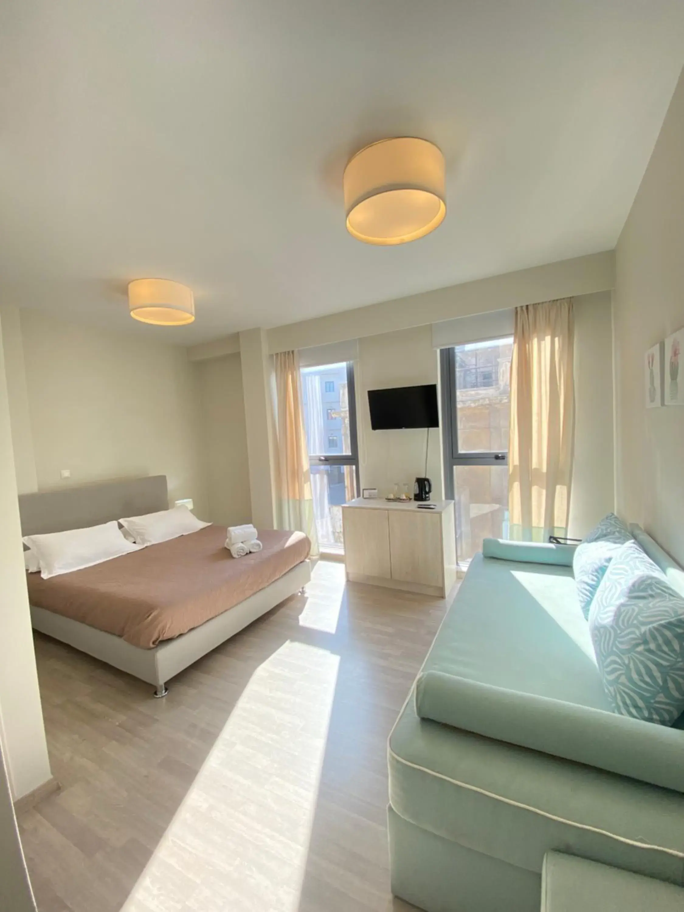 Queen Suite in Tins Hotel City - Athens Queen Suite in Tins Hotel City - Athens